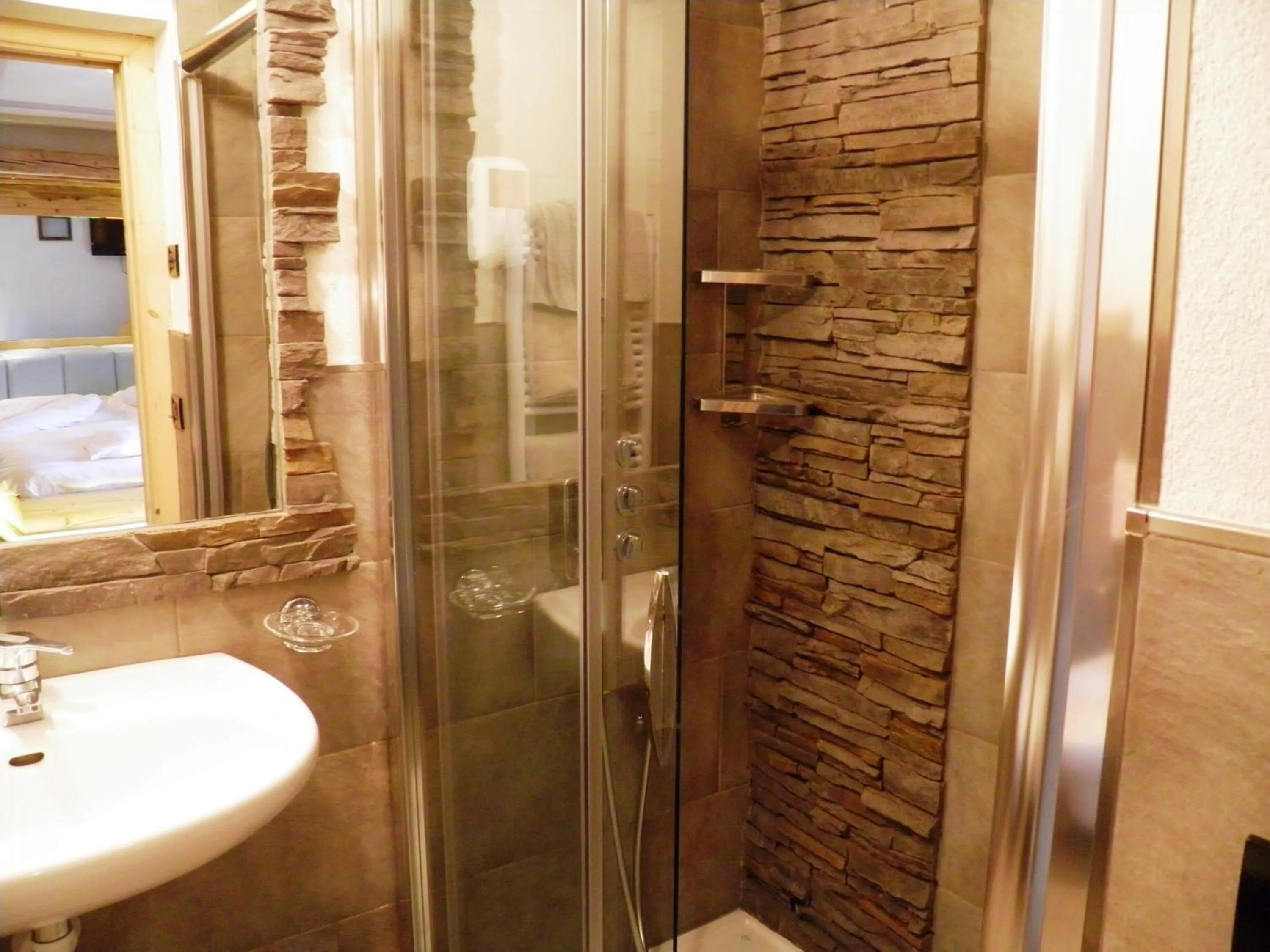 Bathroom in Hotel Pontiglia