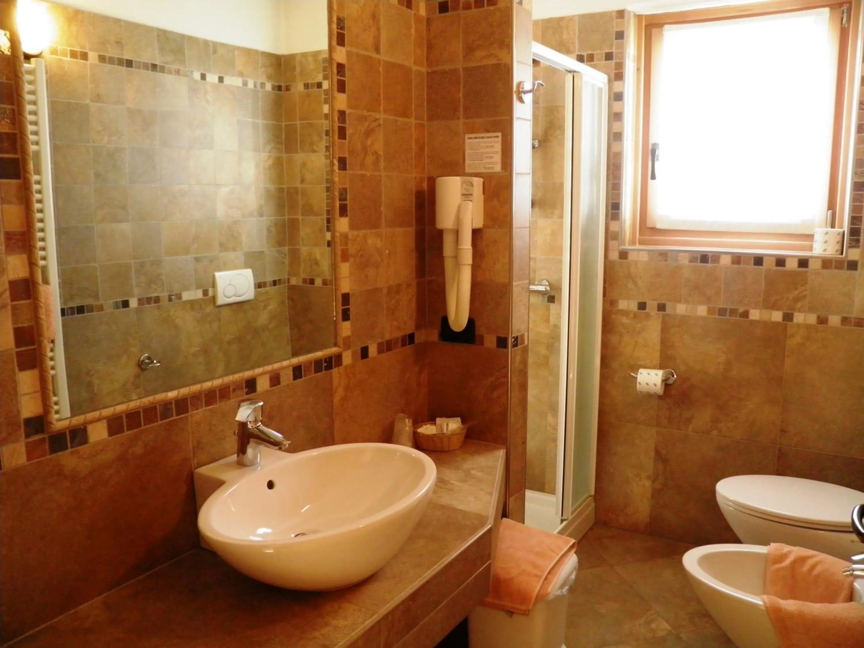 Bathroom in Hotel Pontiglia