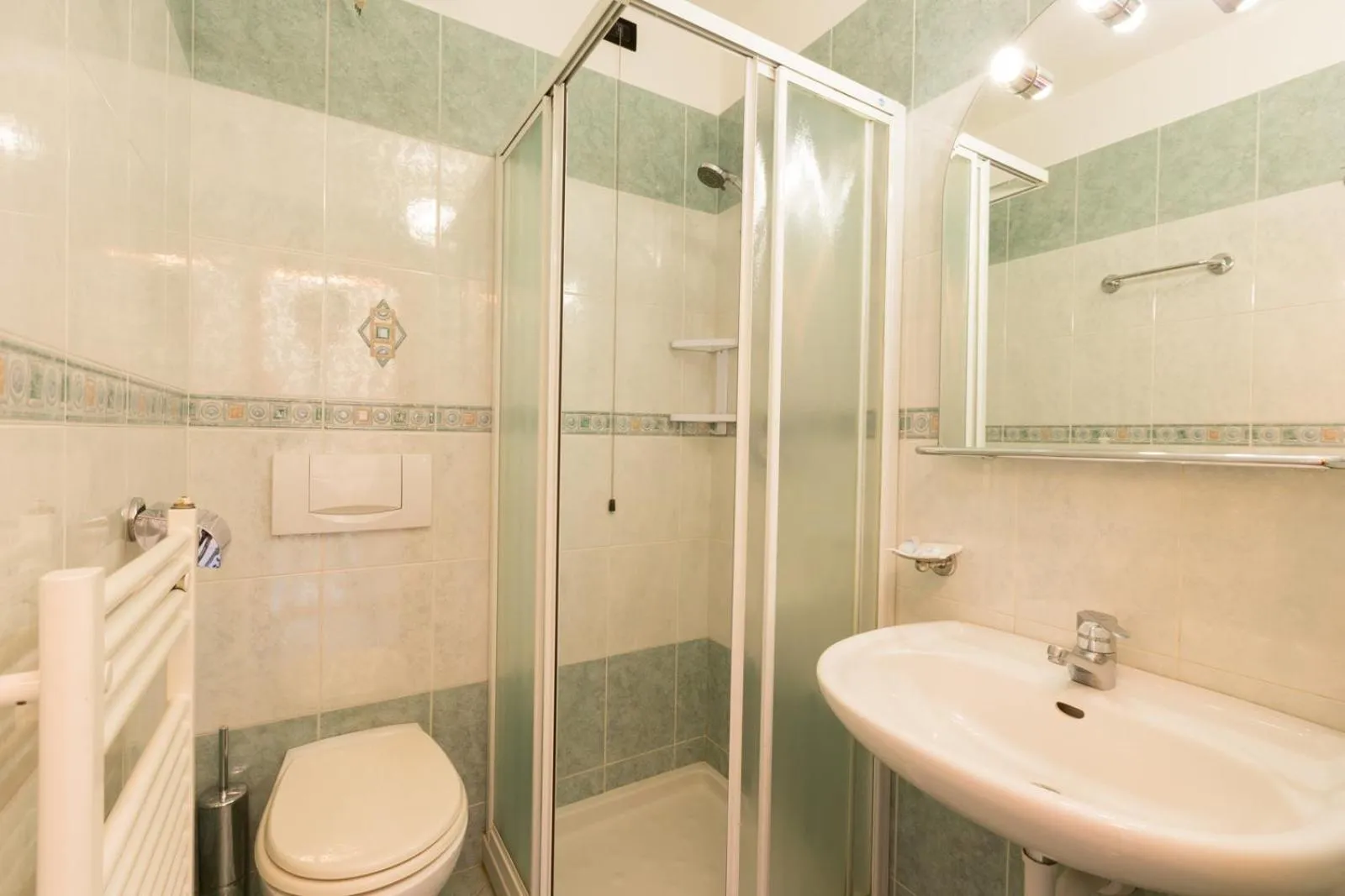 Shower in Hotel Pontiglia