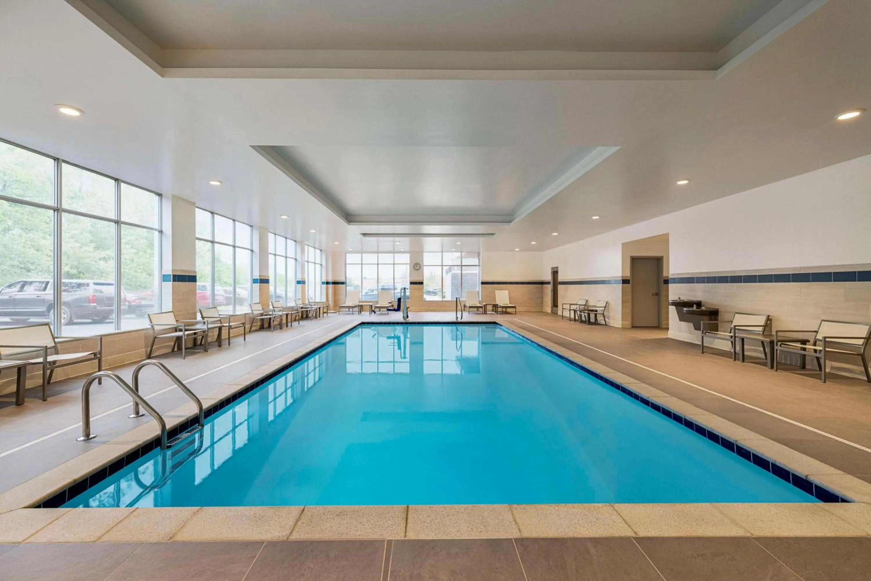 Swimming pool in Hyatt Place Columbus Polaris