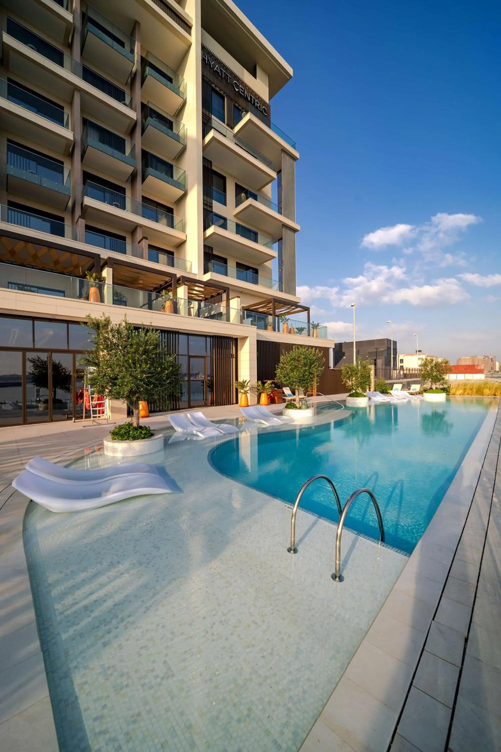 Swimming pool in Hyatt Centric Jumeirah Dubai