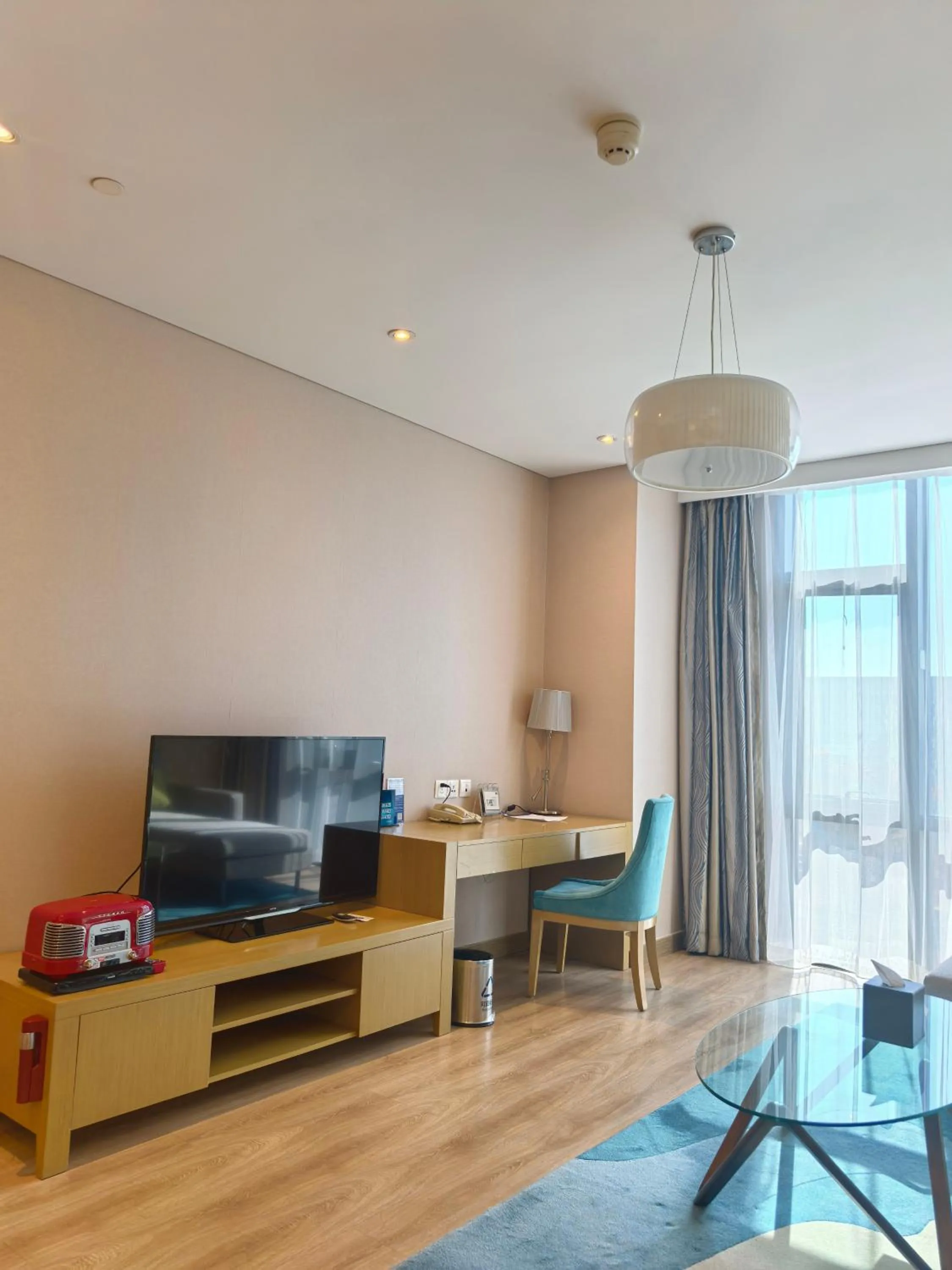 Living room in Holiday Inn Express Beijing Yizhuang by IHG