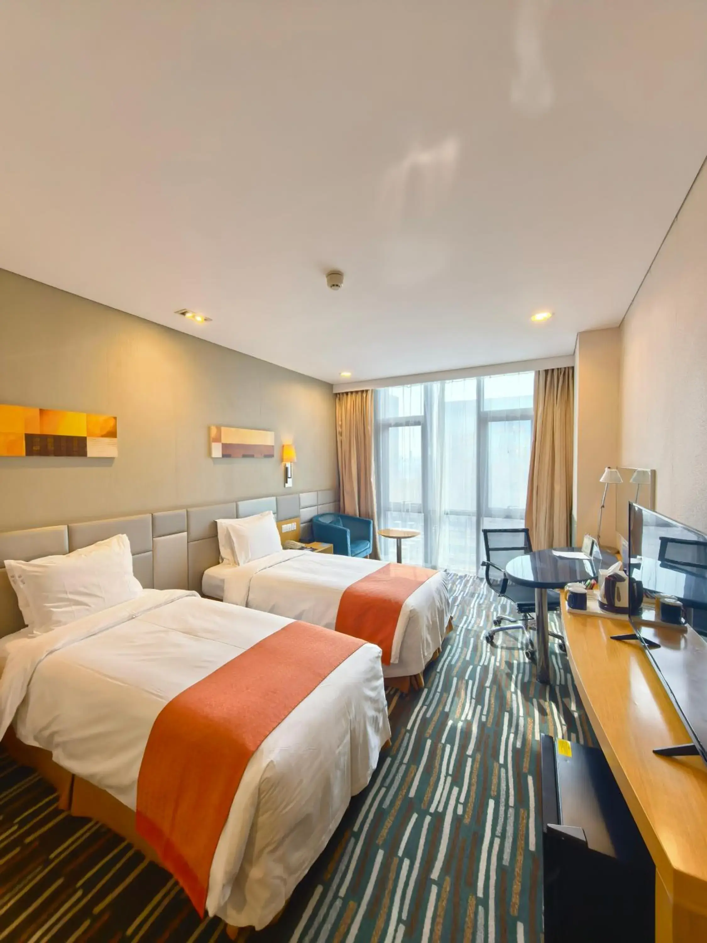 Photo of the whole room, Bed in Holiday Inn Express Beijing Yizhuang by IHG - Taxi 1 Hour to International Airport and 800 Meters to the Nearby Subway Photo of the whole room, Bed in Holiday Inn Express Beijing Yizhuang by IHG - Taxi 1 Hour to International Airport and 800 Meters to the Nearby Subway