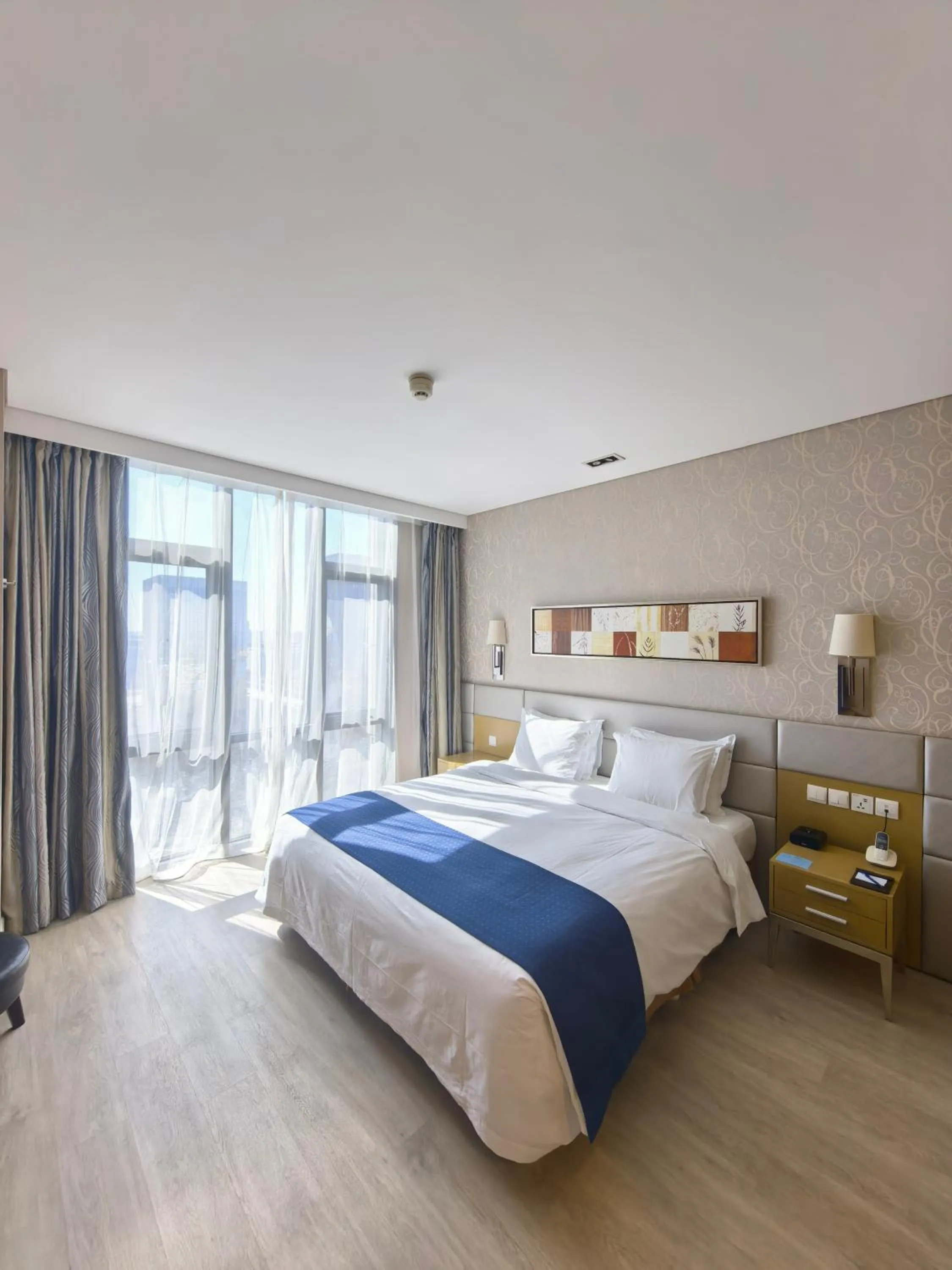 Bedroom, Bed in Holiday Inn Express Beijing Yizhuang by IHG - Taxi 1 Hour to International Airport and 800 Meters to the Nearby Subway