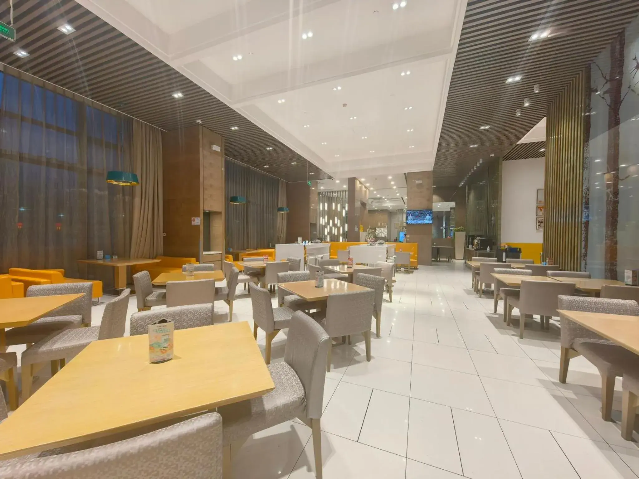 Restaurant/places to eat in Holiday Inn Express Beijing Yizhuang by IHG - Taxi 1 Hour to International Airport and 800 Meters to the Nearby Subway Restaurant/places to eat in Holiday Inn Express Beijing Yizhuang by IHG - Taxi 1 Hour to International Airport and 800 Meters to the Nearby Subway