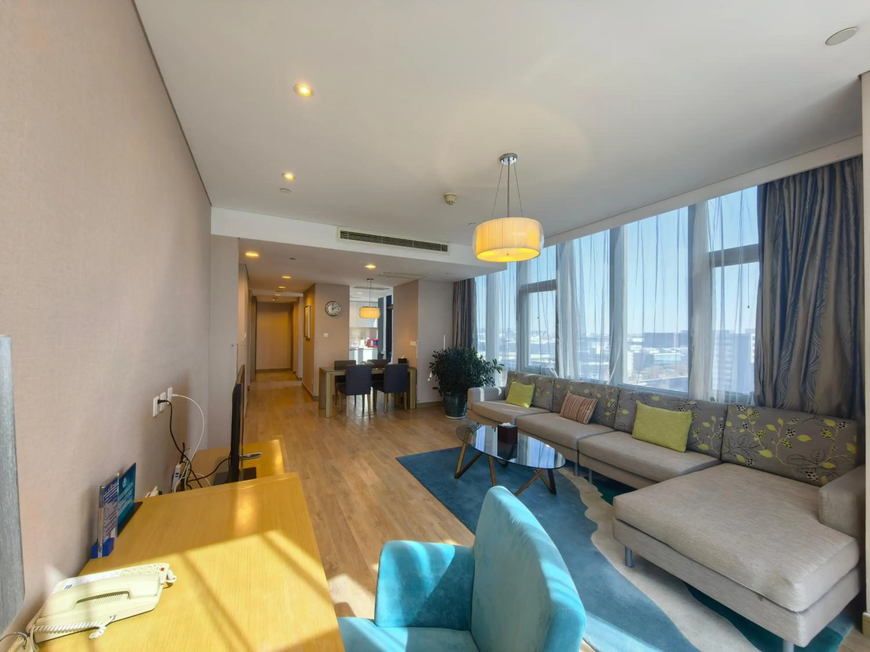 Living room in Holiday Inn Express Beijing Yizhuang by IHG