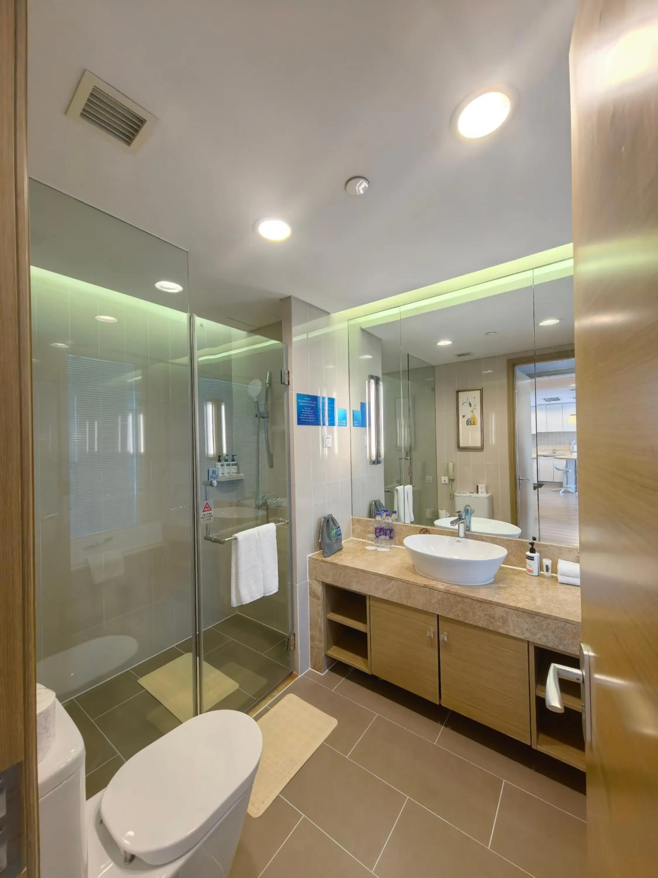 Toilet in Holiday Inn Express Beijing Yizhuang by IHG