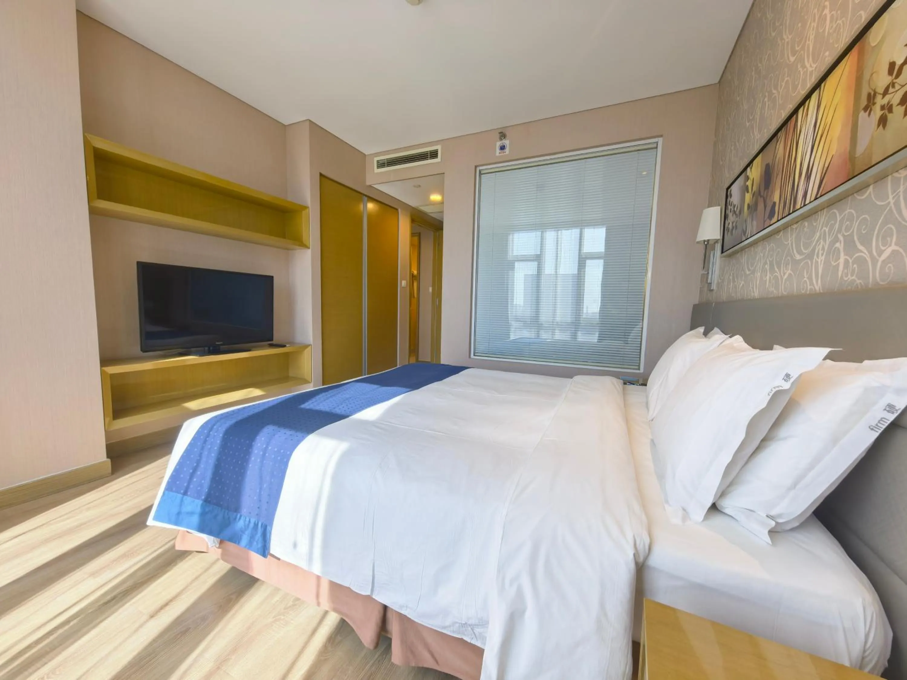 Bed in Holiday Inn Express Beijing Yizhuang by IHG - Taxi 1 Hour to International Airport and 800 Meters to the Nearby Subway