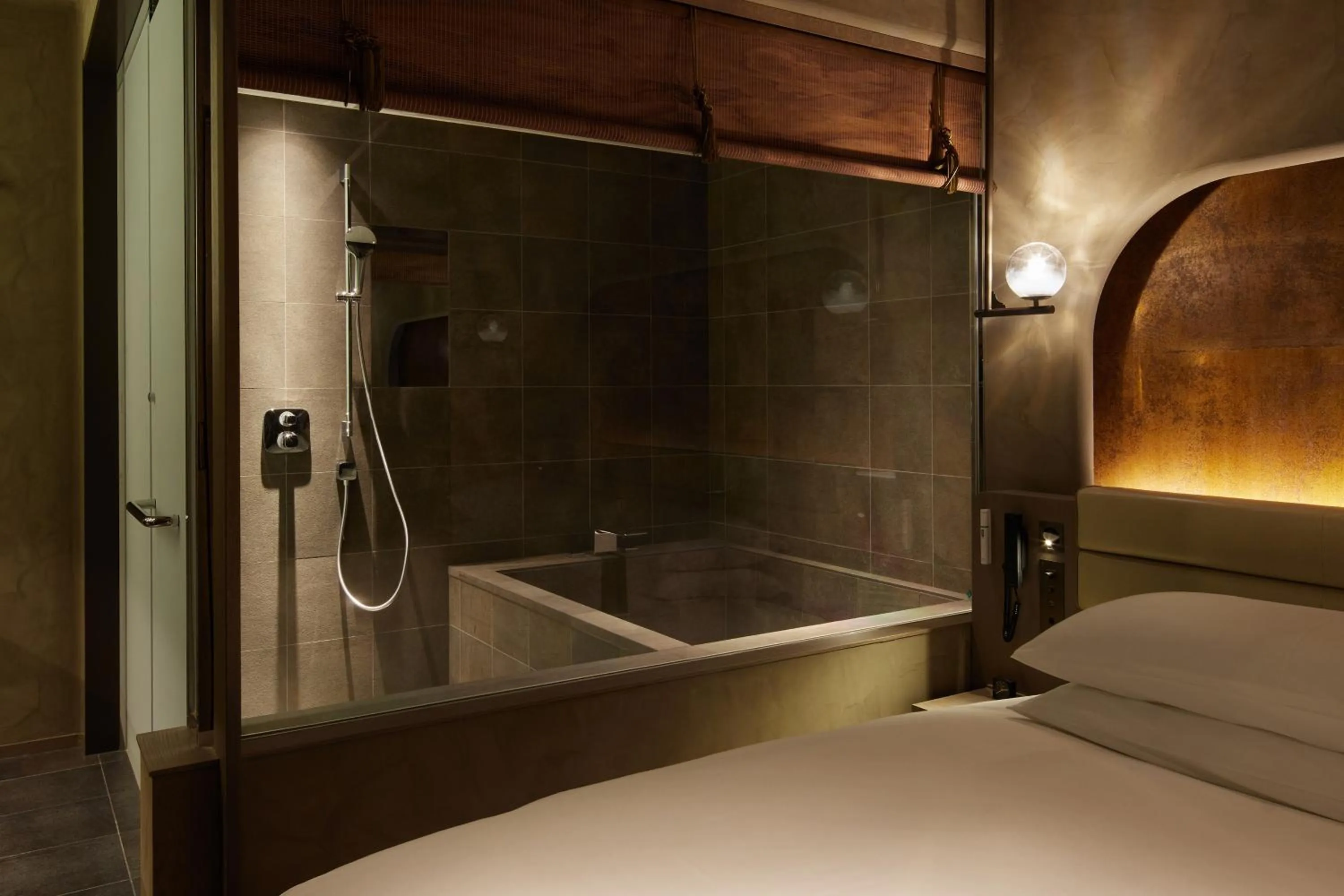 Bathroom, Bed in THE HOTEL HIGASHIYAMA KYOTO TOKYU, A Pan Pacific Hotel