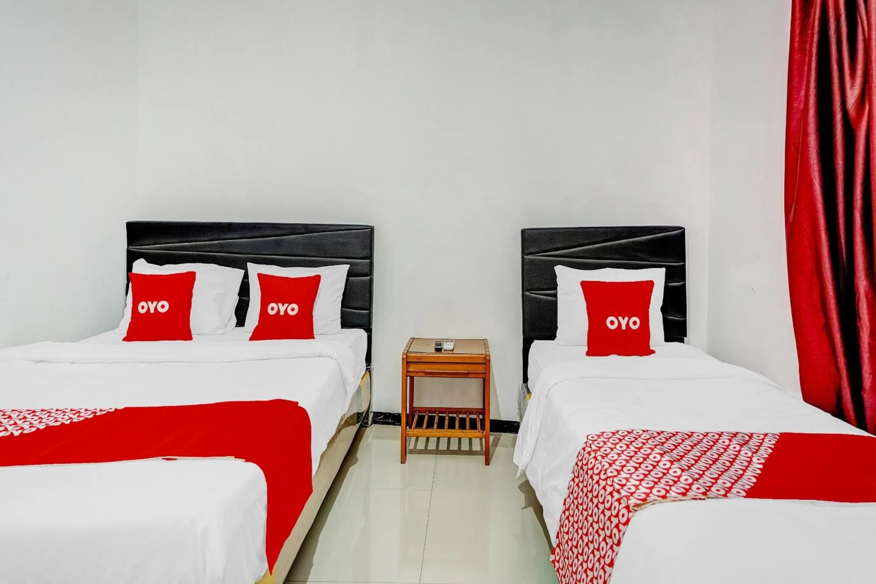 Bedroom, Bed in Hotel O Kalimantan Surabaya Syariah
