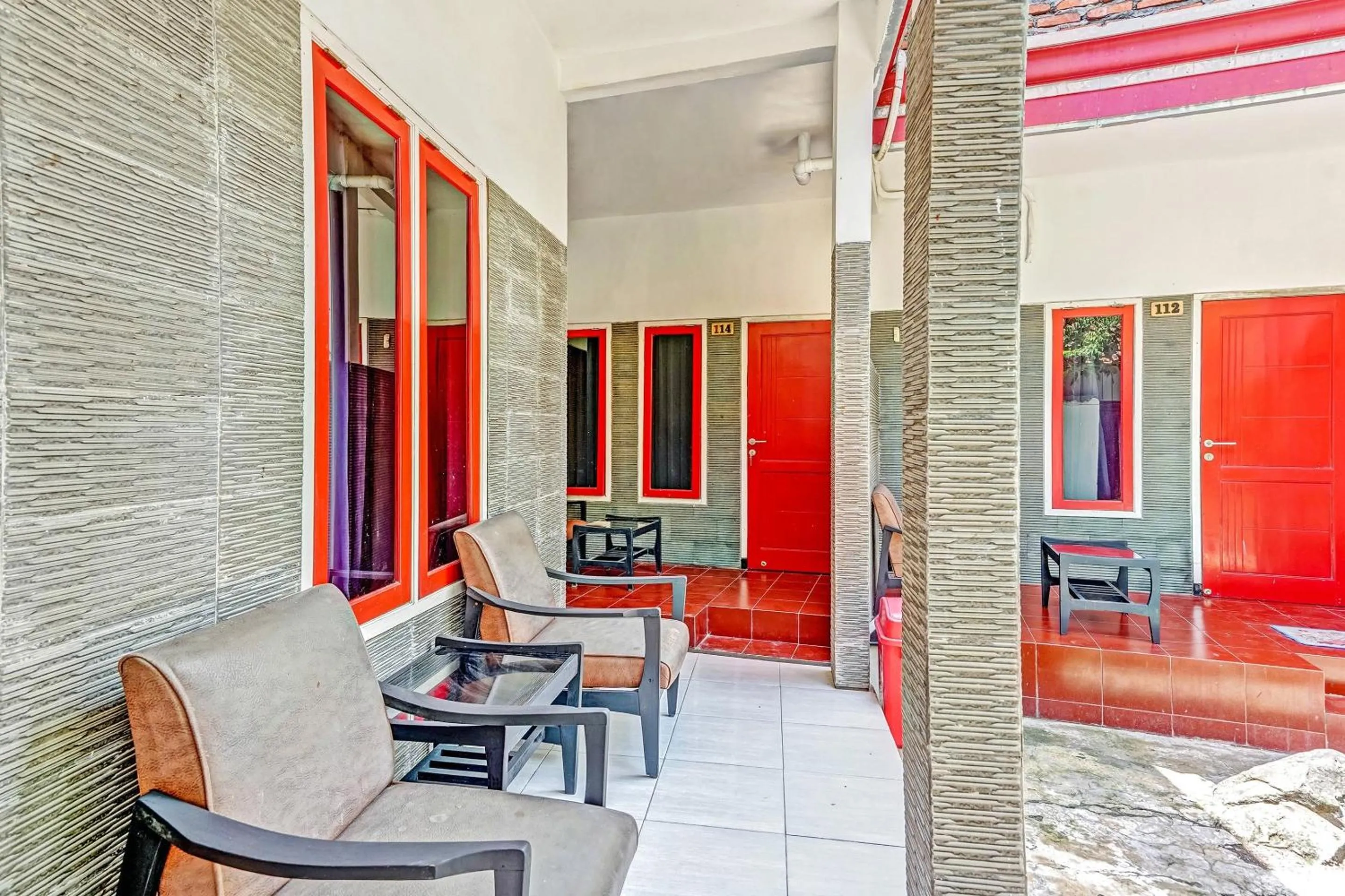 Lobby or reception in Hotel O Kalimantan Surabaya Syariah