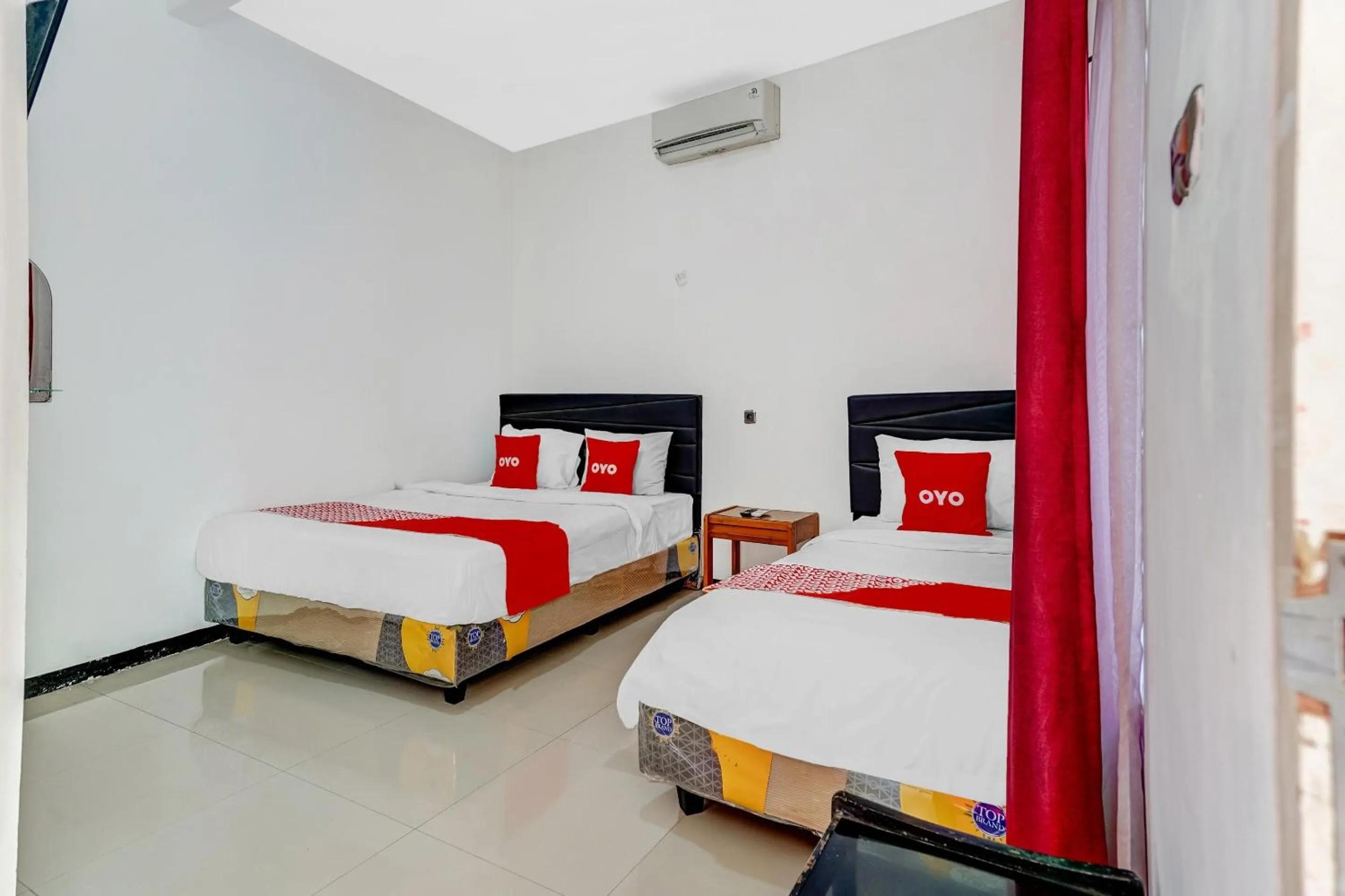 Bedroom, Bed in Hotel O Kalimantan Surabaya Syariah