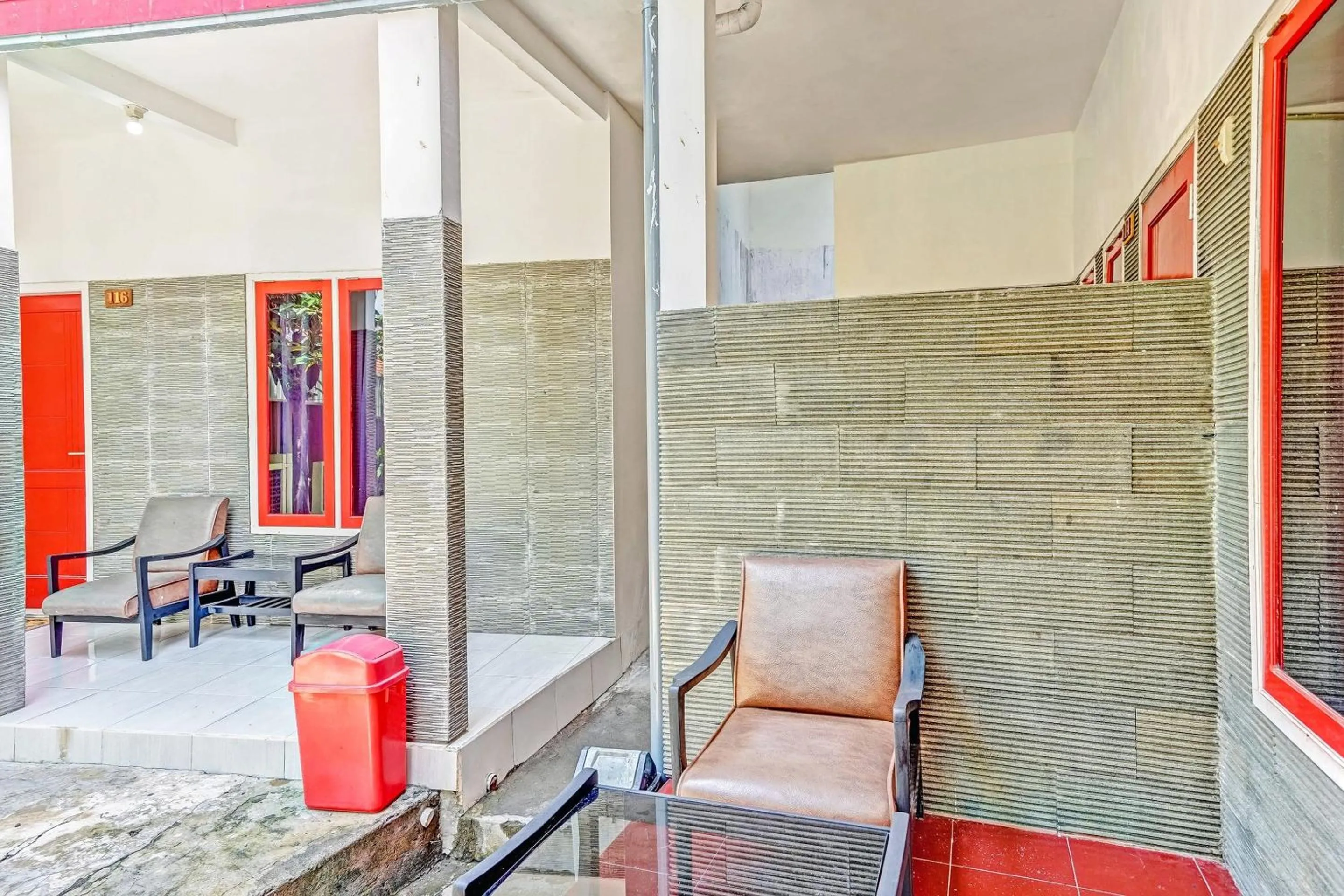 Lobby or reception in Hotel O Kalimantan Surabaya Syariah