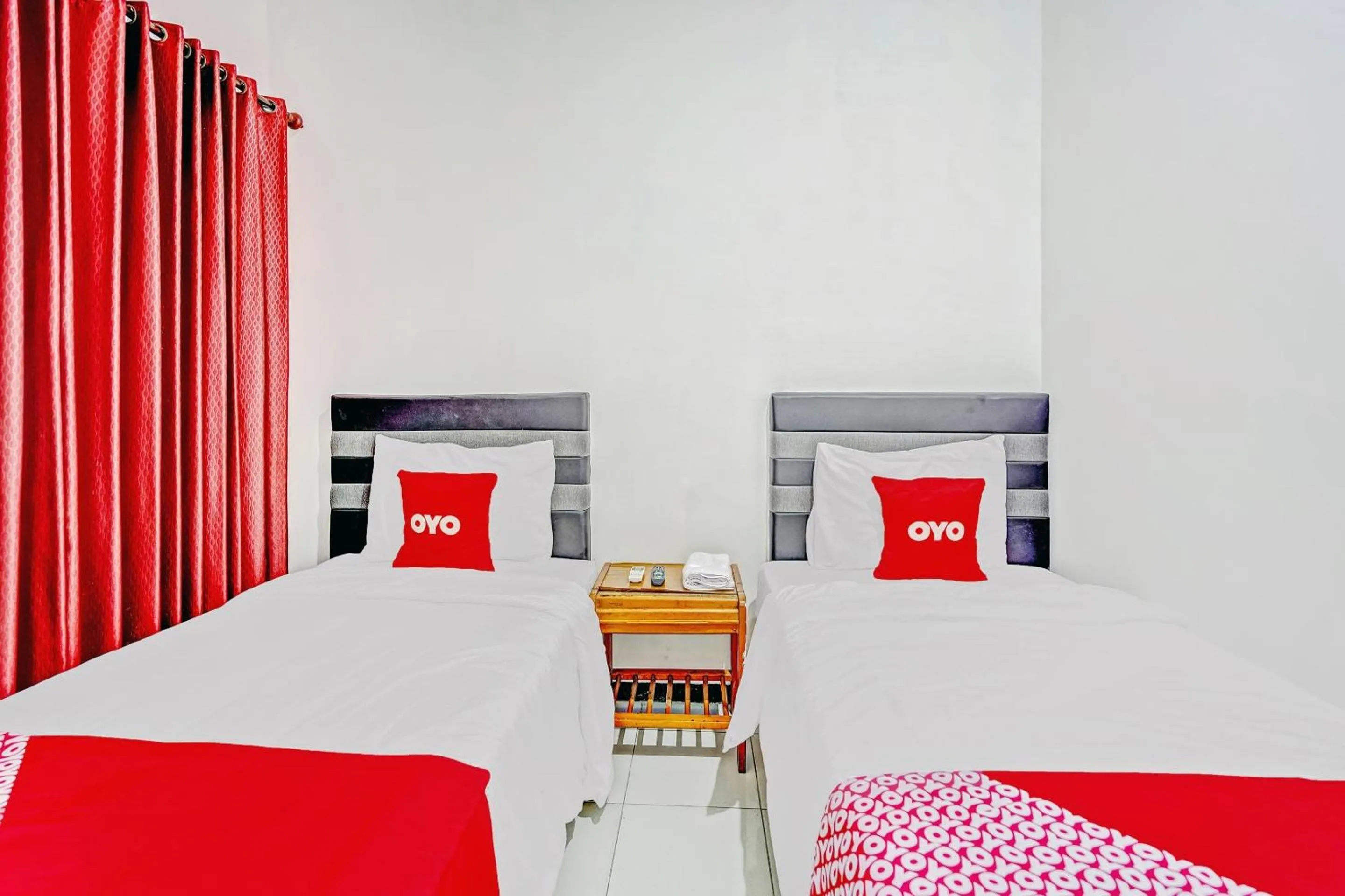 Bedroom, Bed in Hotel O Kalimantan Surabaya Syariah