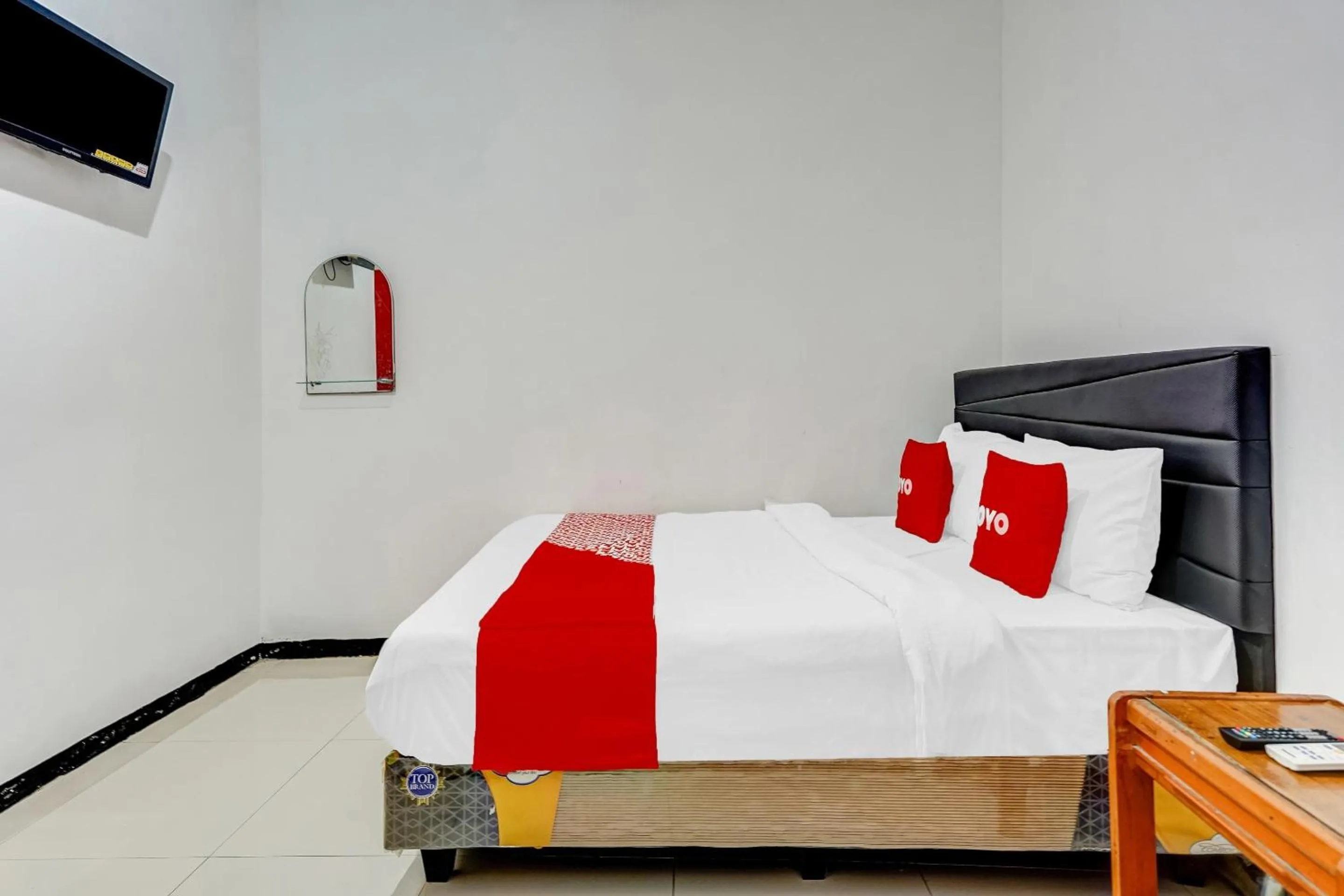 Bedroom, Bed in Hotel O Kalimantan Surabaya Syariah