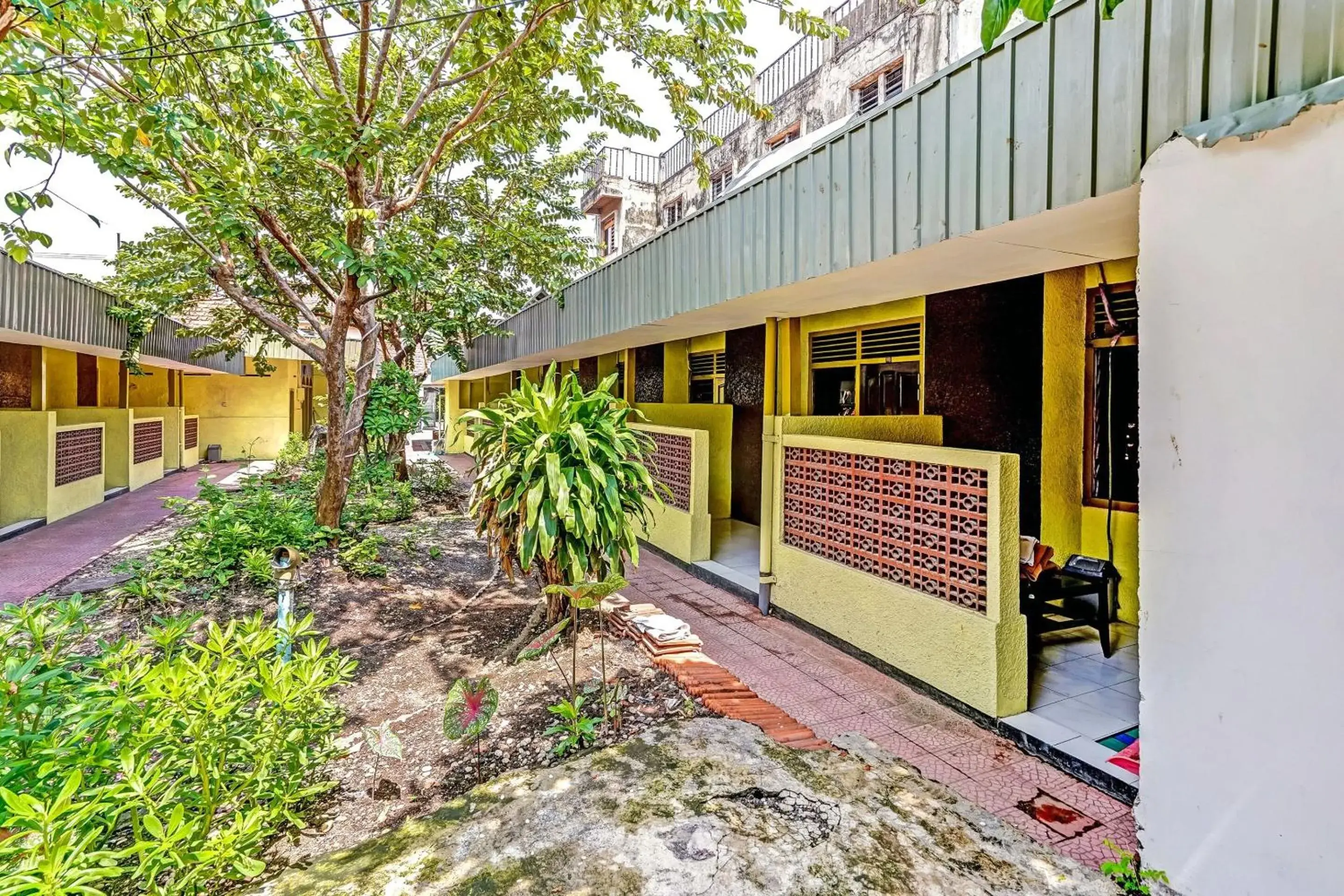 Lobby or reception in Hotel O Kalimantan Surabaya Syariah Lobby or reception in Hotel O Kalimantan Surabaya Syariah