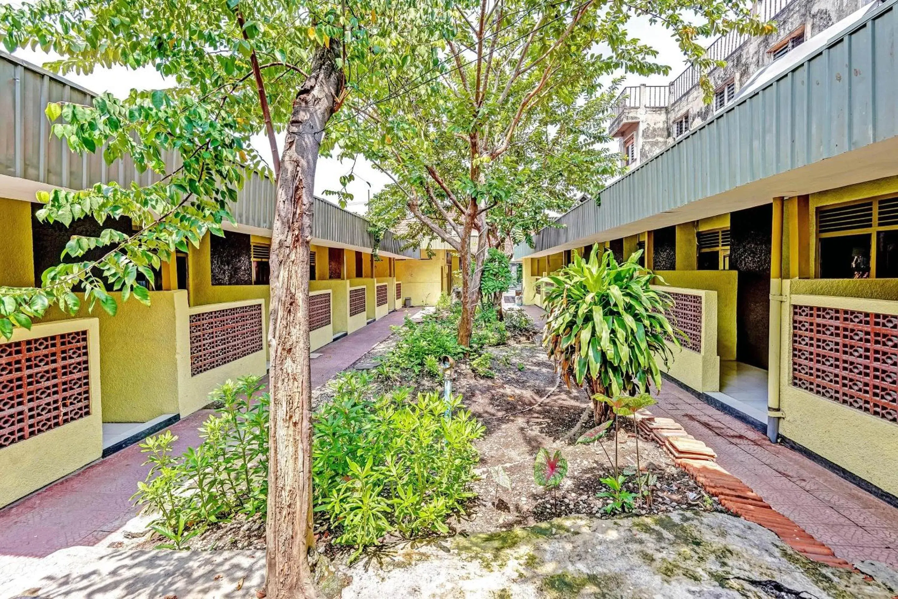 Lobby or reception in Hotel O Kalimantan Surabaya Syariah Lobby or reception in Hotel O Kalimantan Surabaya Syariah