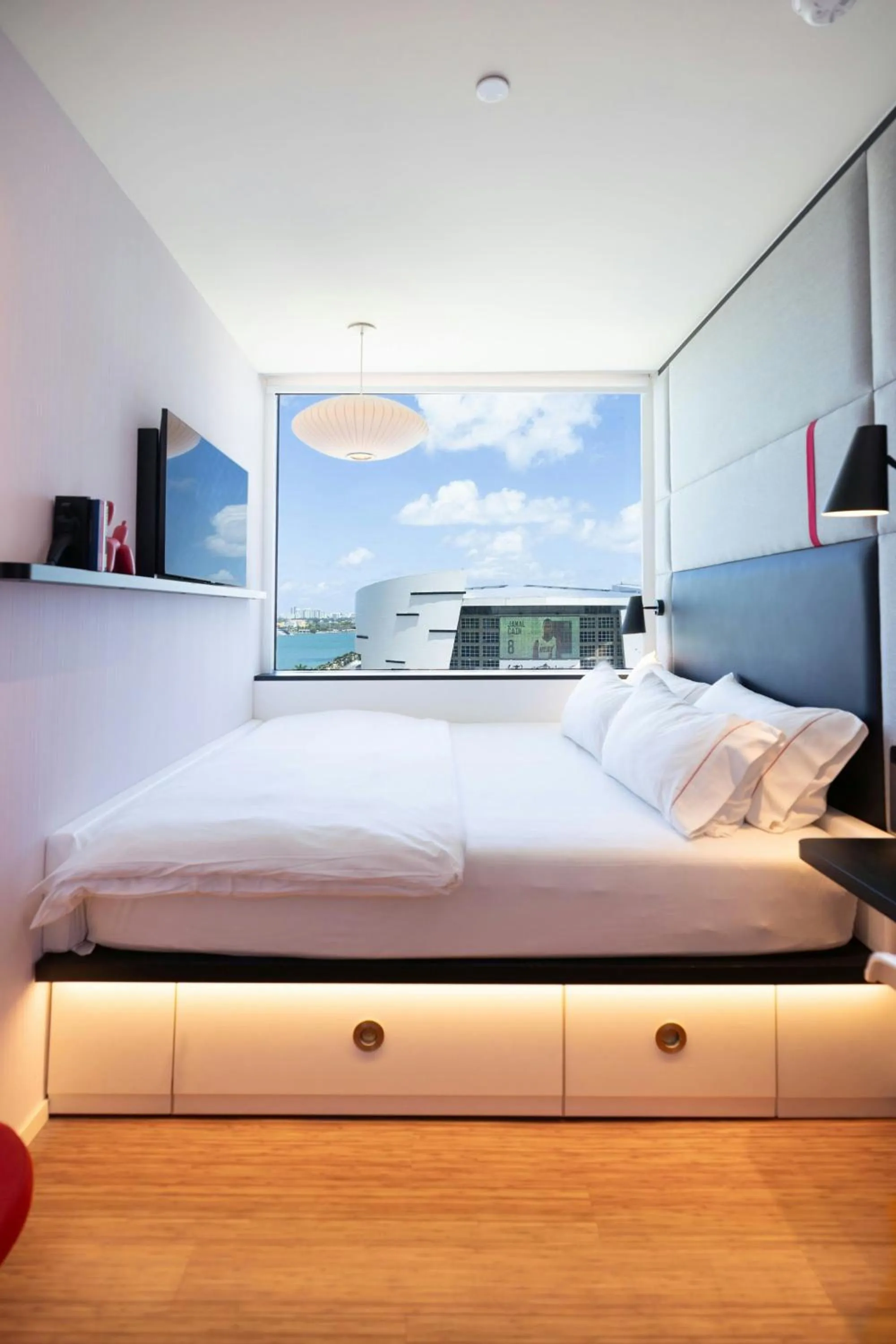Bedroom, Bed in citizenM Miami World Center