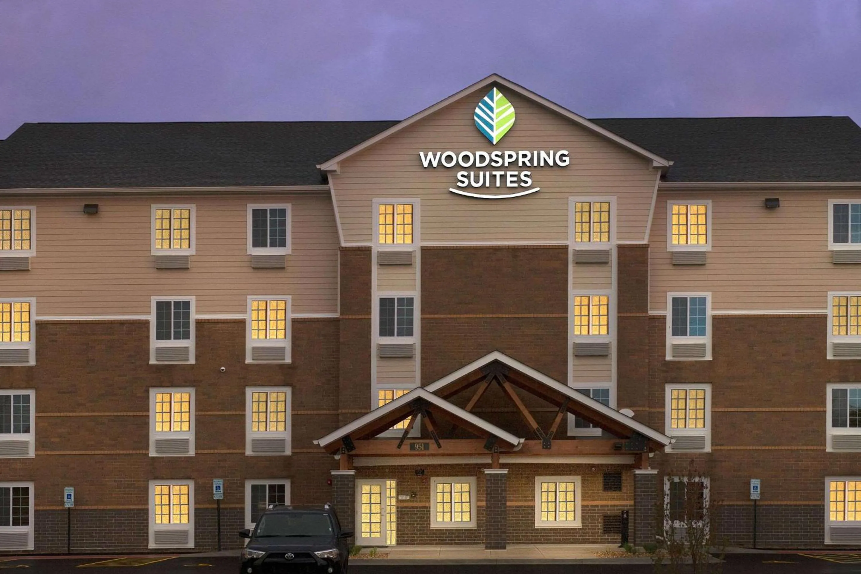 Property building in WoodSpring Suites Chicago Darien