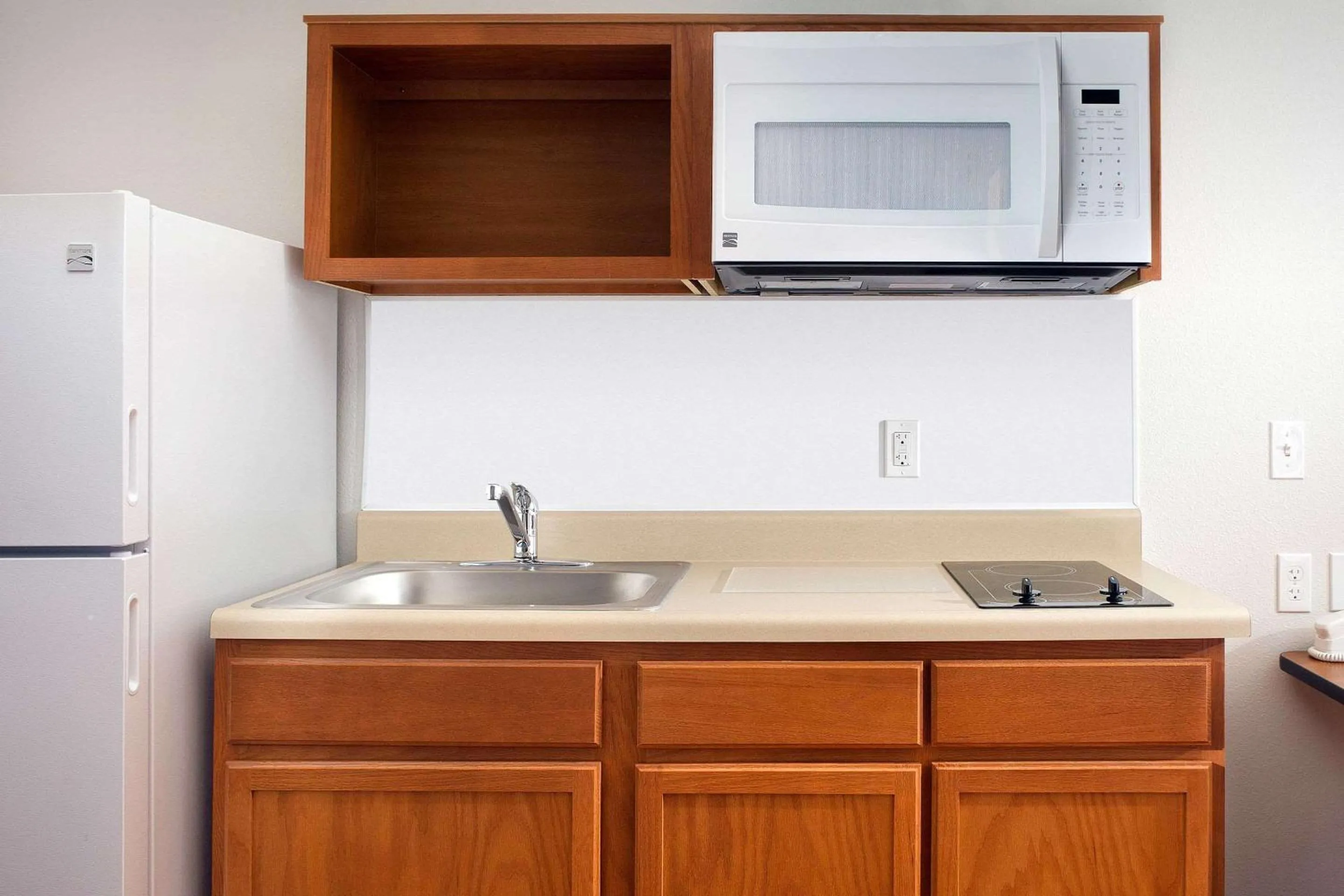 Kitchen or kitchenette in WoodSpring Suites Chicago Darien