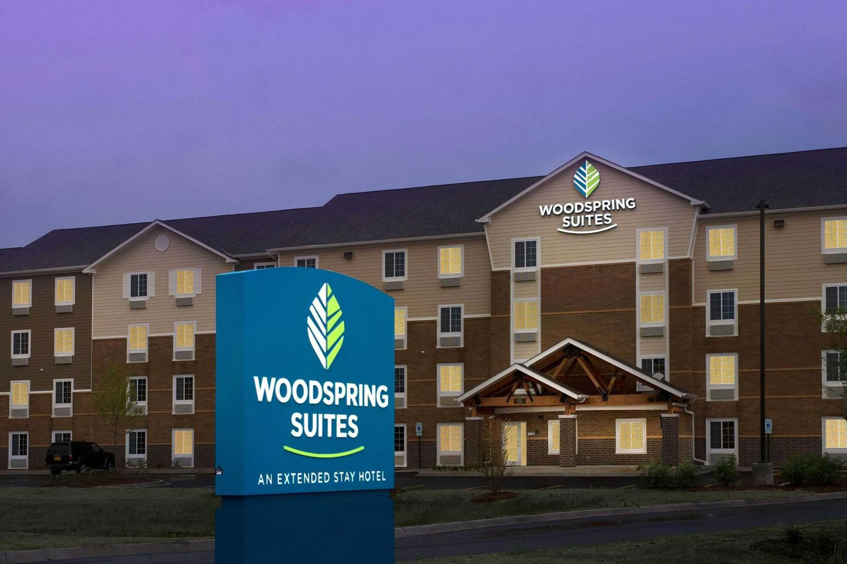 Property building in WoodSpring Suites Chicago Darien