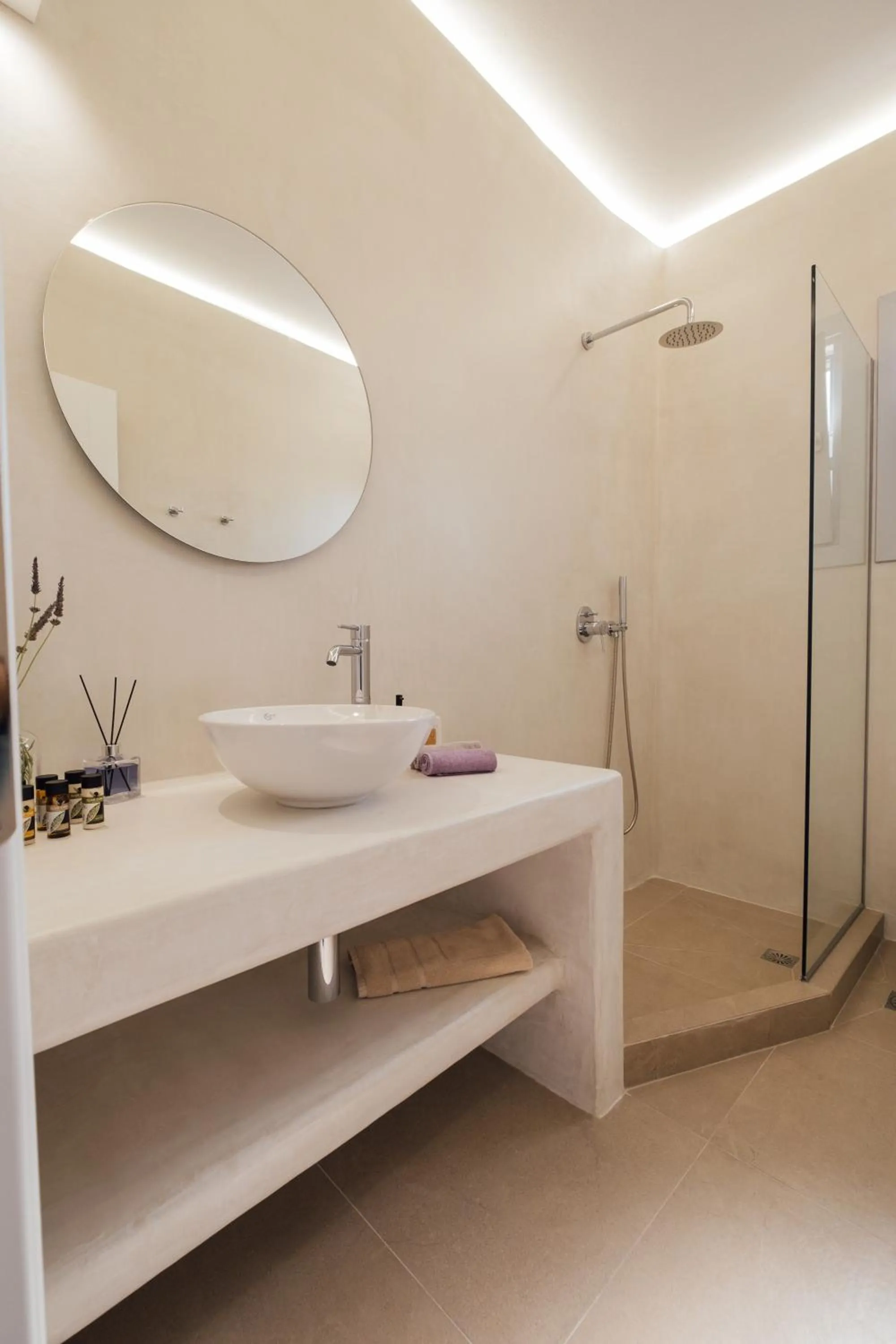 Shower in Xerolithos Natural Living