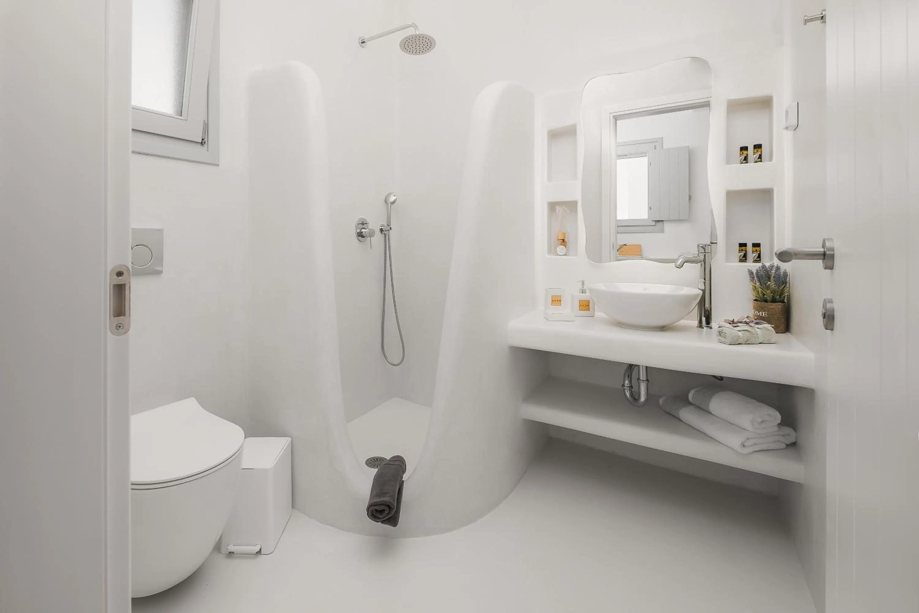 Shower in Xerolithos Natural Living