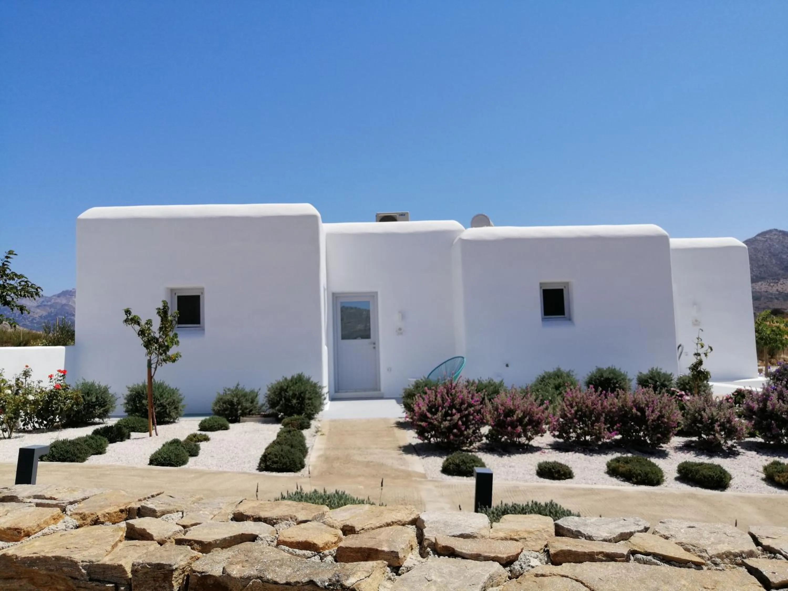 Property building in Xerolithos Natural Living