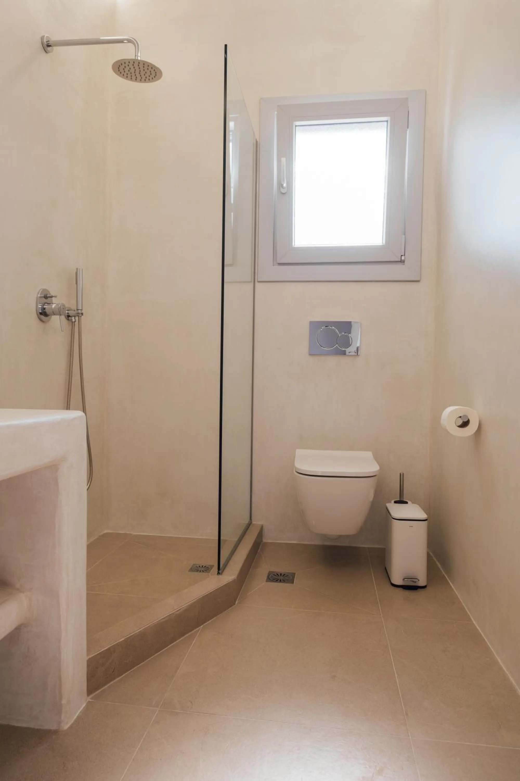 Shower in Xerolithos Natural Living