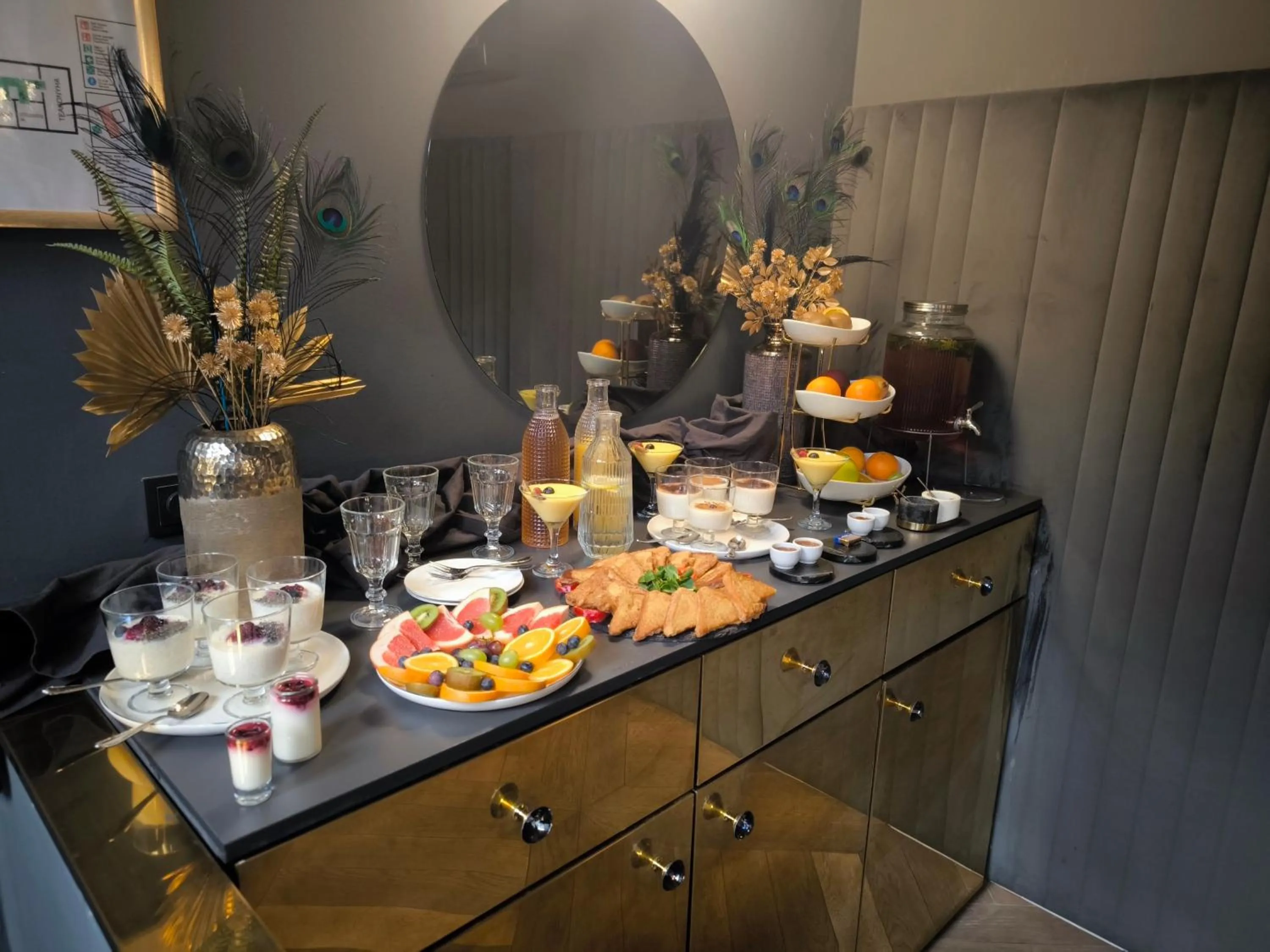 Food and drinks in Leo Boutique Rooms - Adults Only