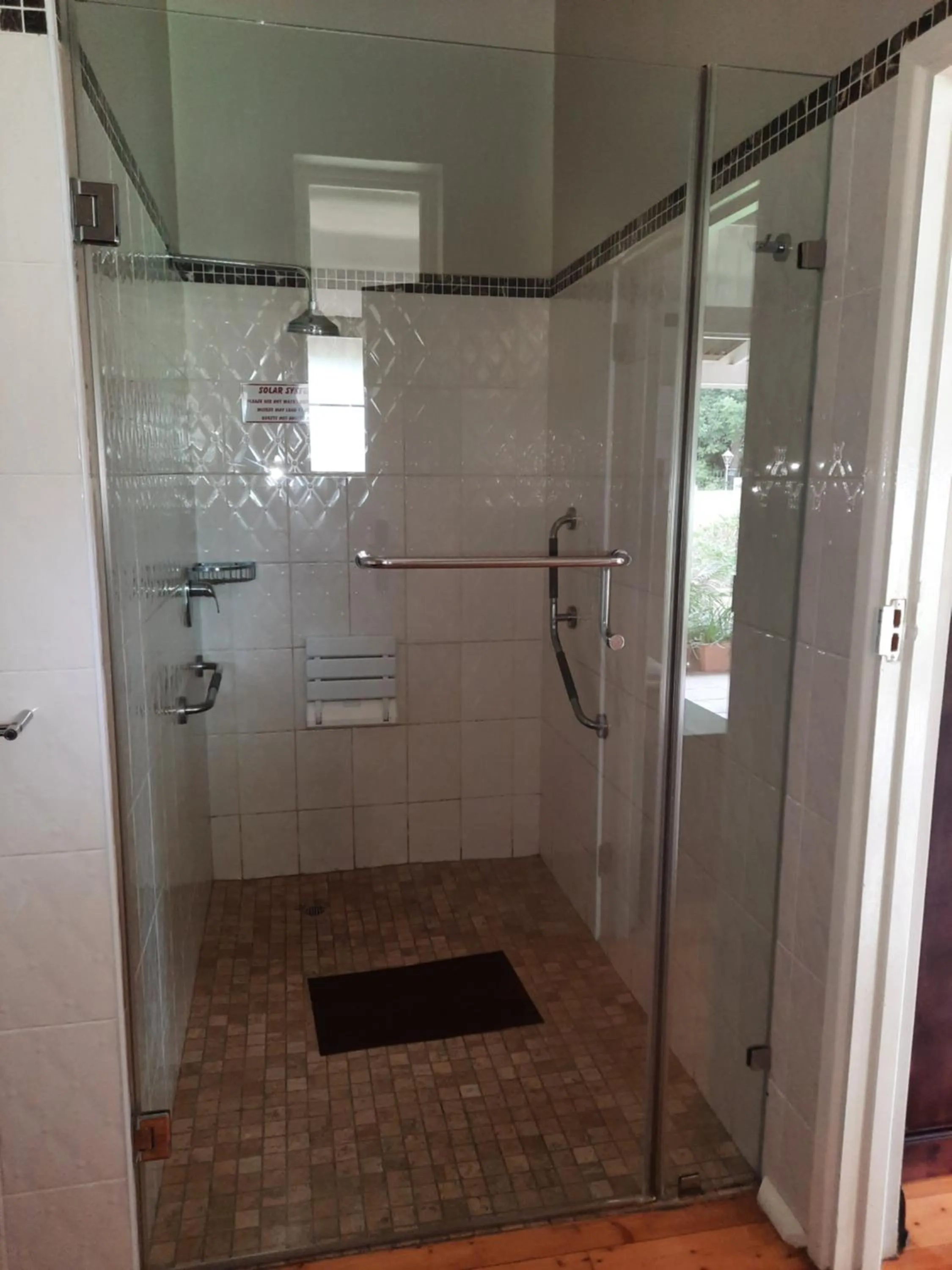 Shower in Villa Beryl Guesthouse