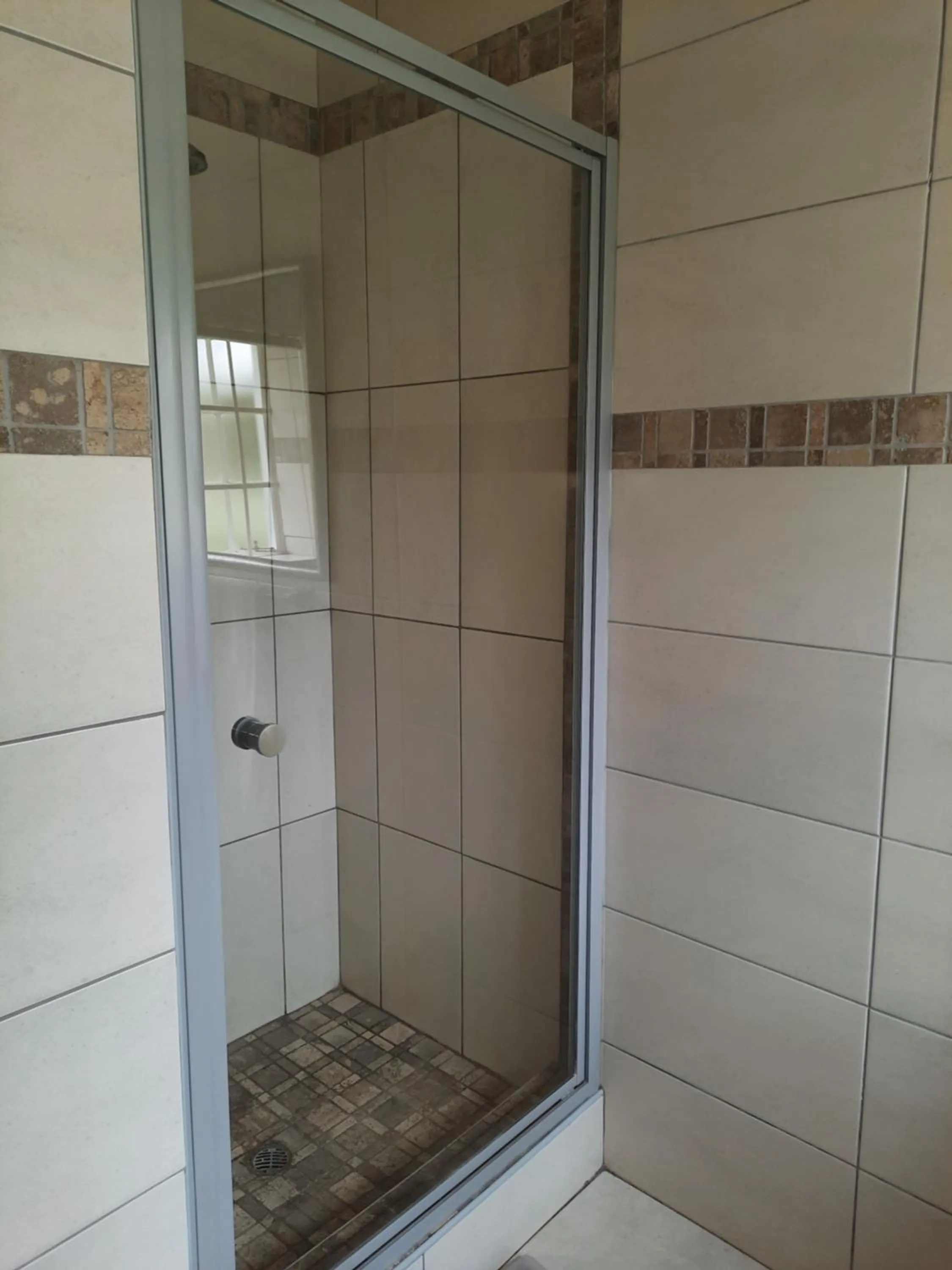 Shower in Villa Beryl Guesthouse