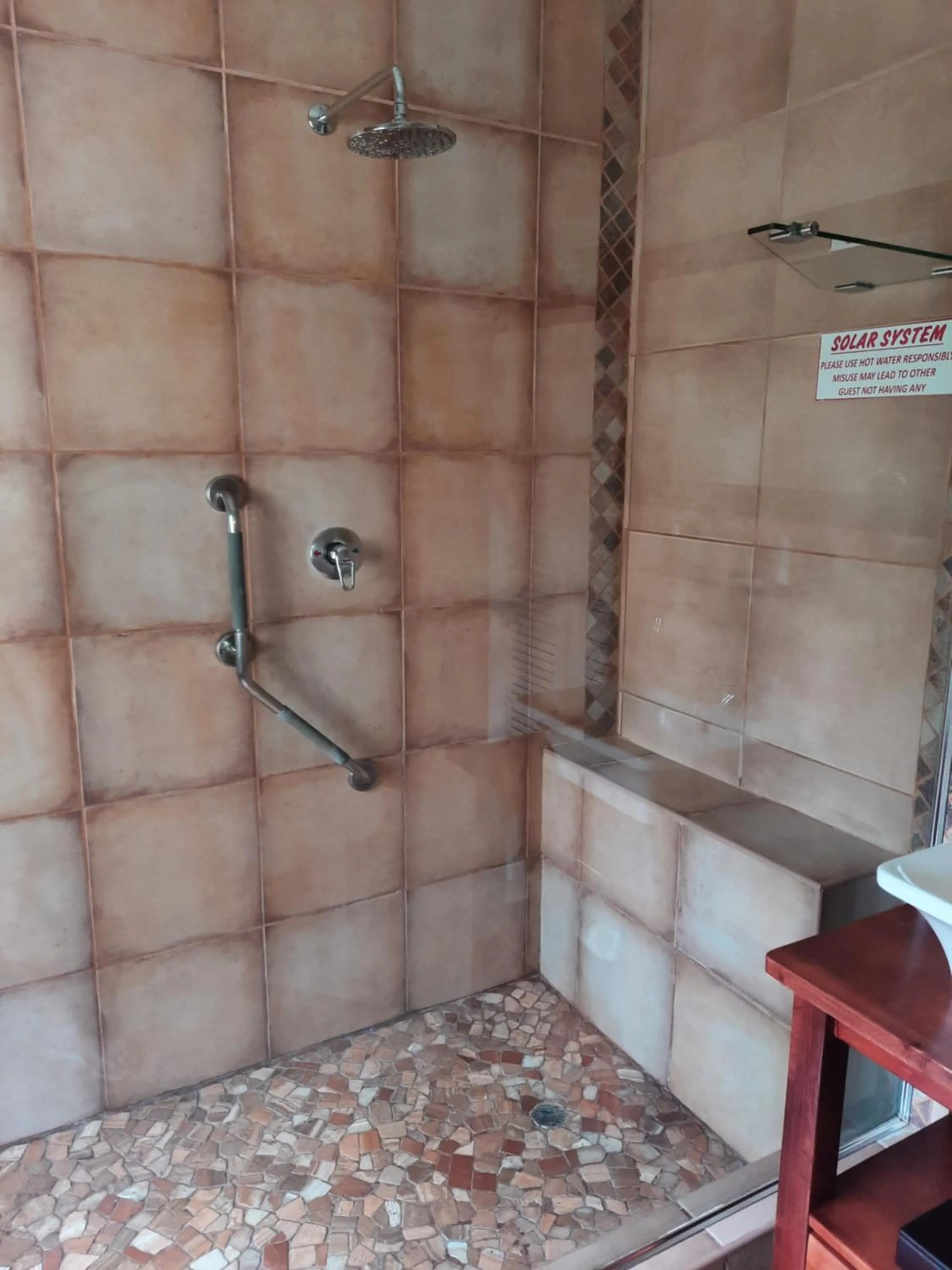 Shower in Villa Beryl Guesthouse