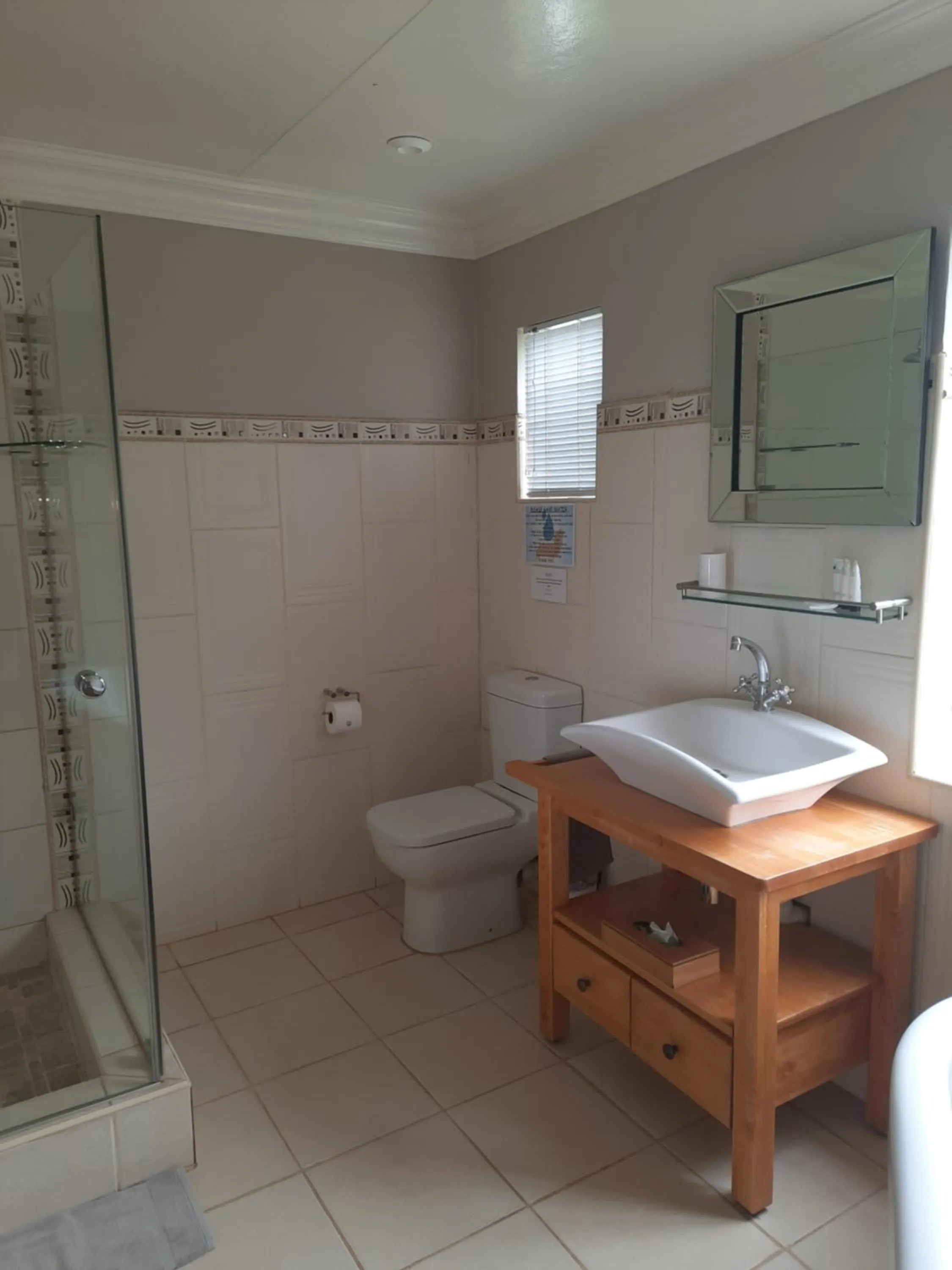 Shower in Villa Beryl Guesthouse