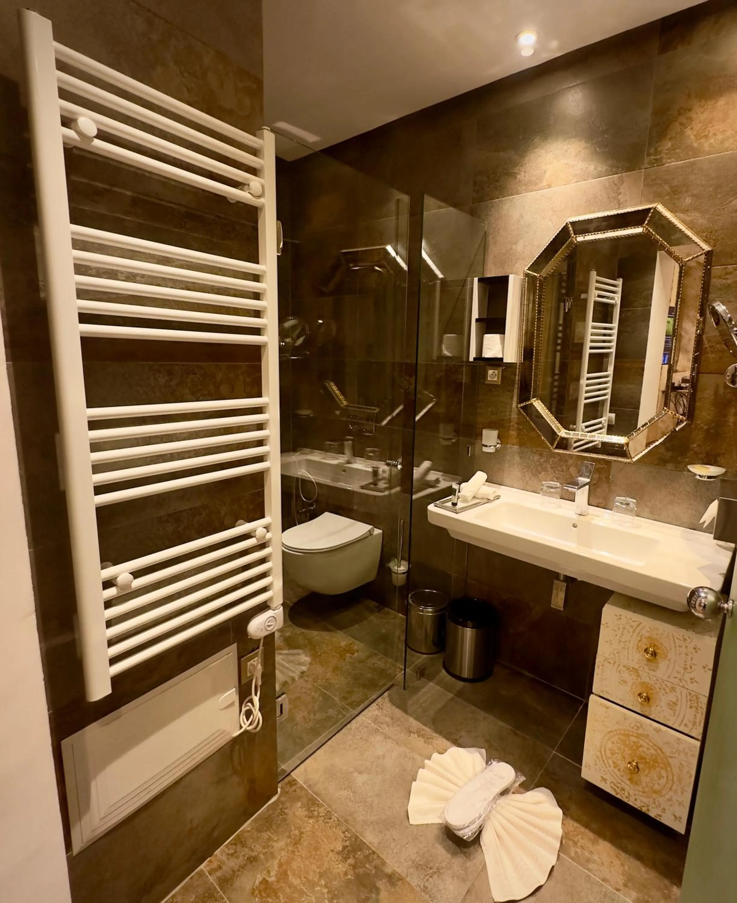 Toilet in Sillage Palace Sky & Spa