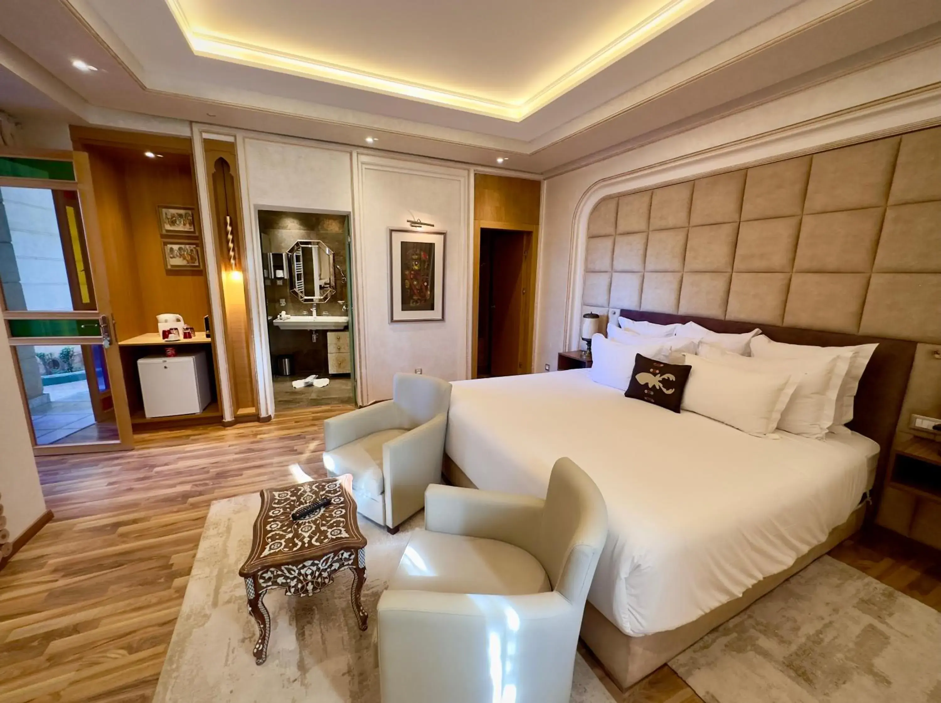 Coffee/tea facilities, Bed in Sillage Palace Sky & Spa Coffee/tea facilities, Bed in Sillage Palace Sky & Spa