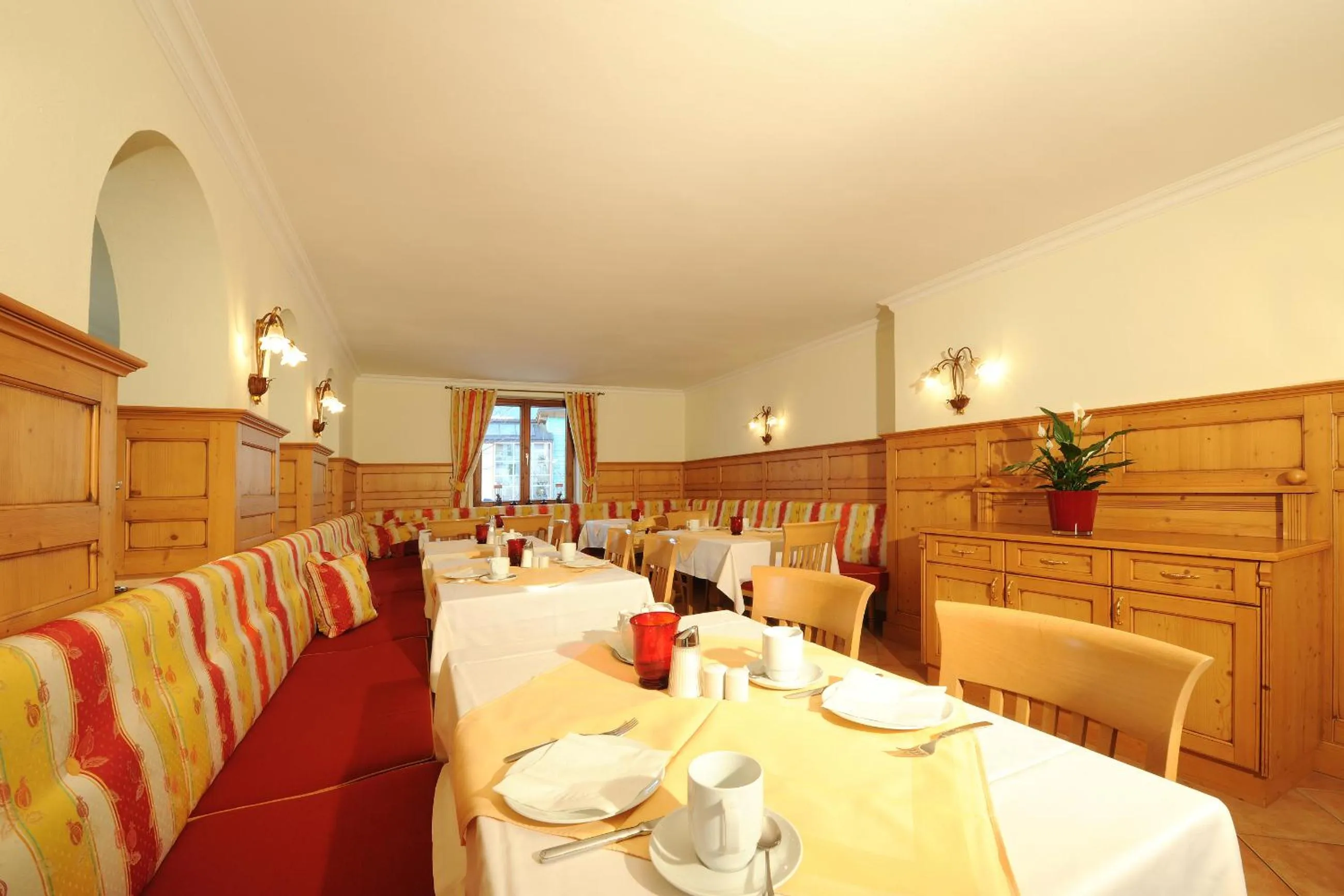 Restaurant/places to eat in Aparthotel Kristall