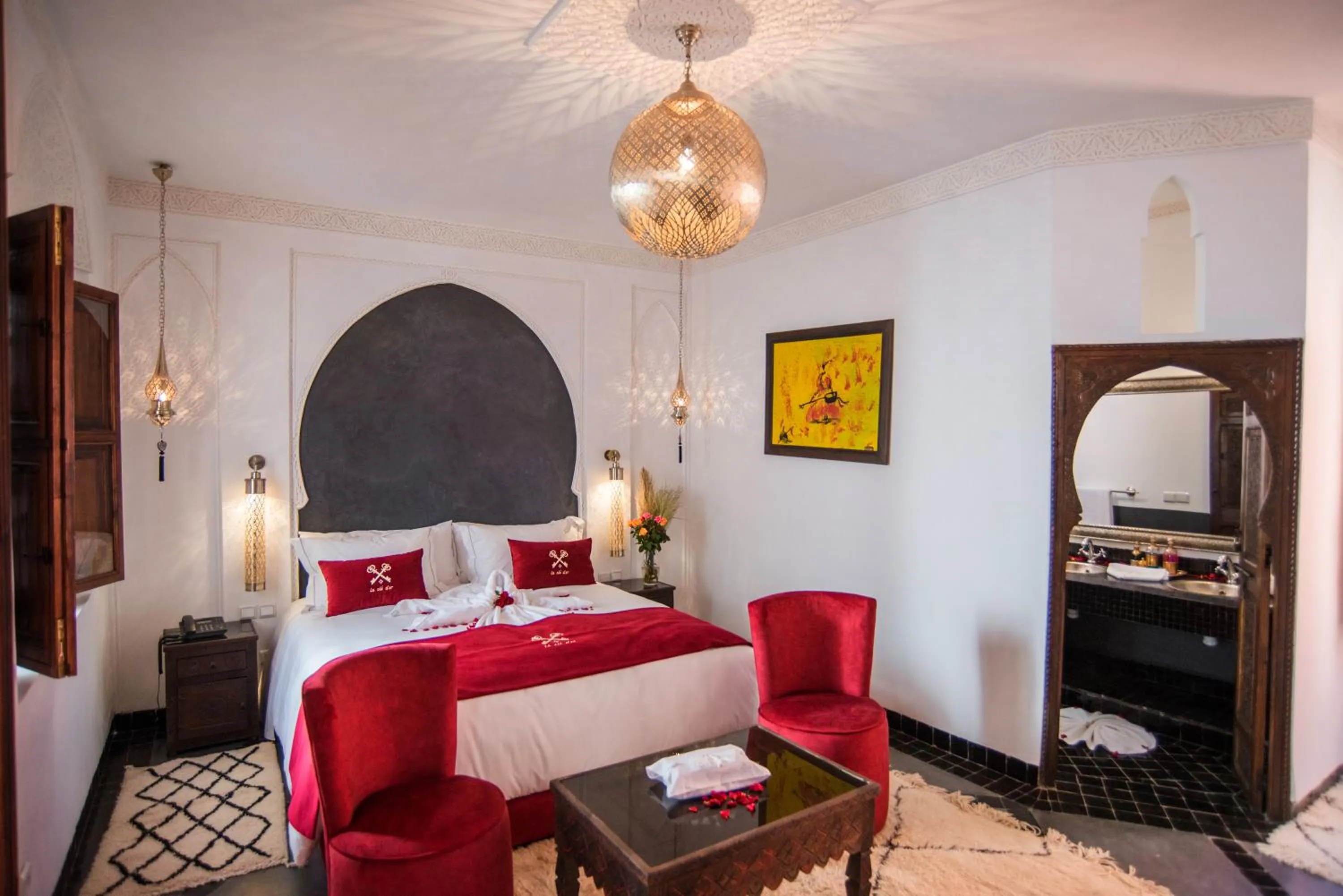 Photo of the whole room, Bed in Riad la clé d'or & spa