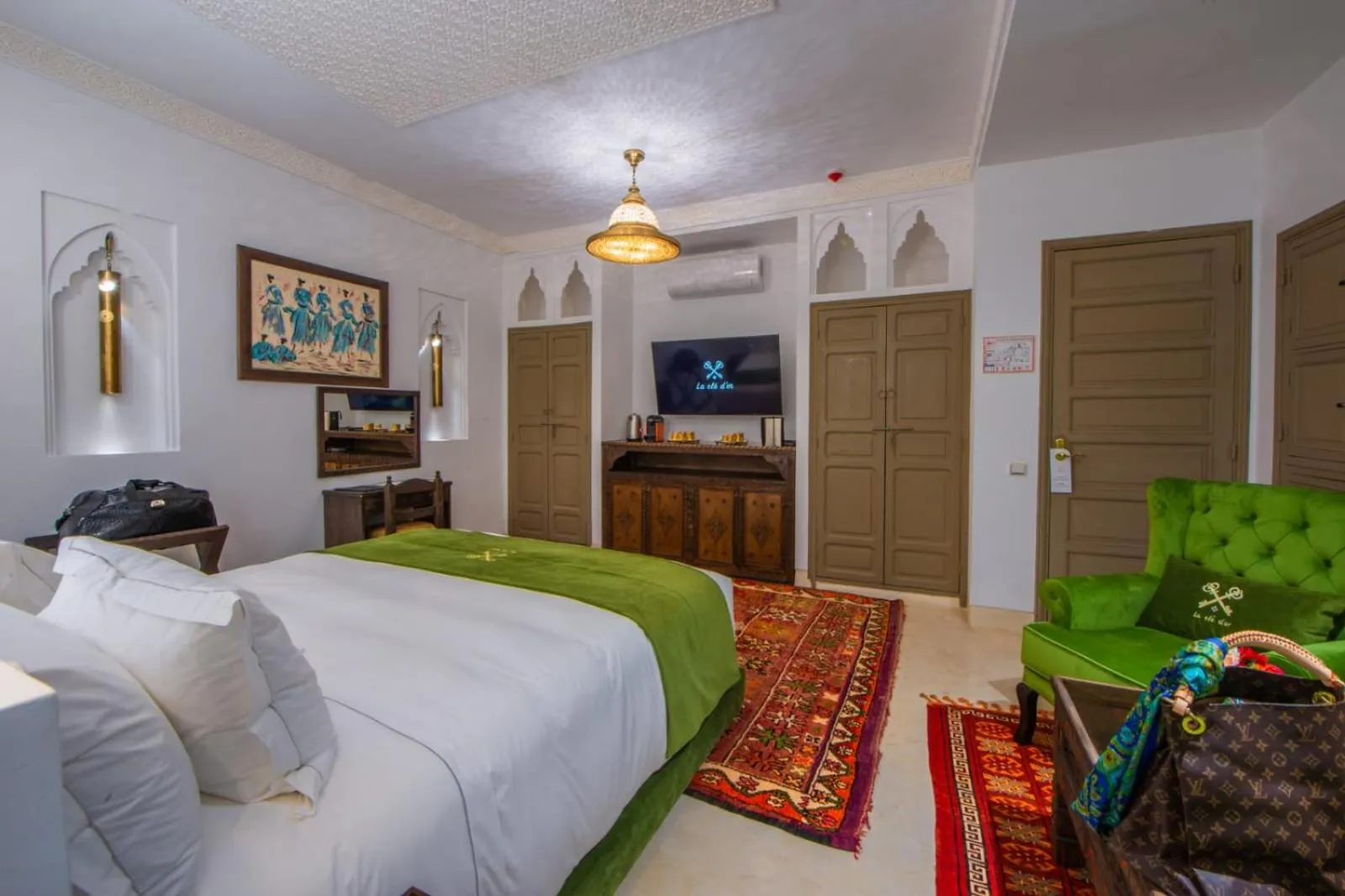 TV and multimedia, Bed in Riad la clé d'or & spa