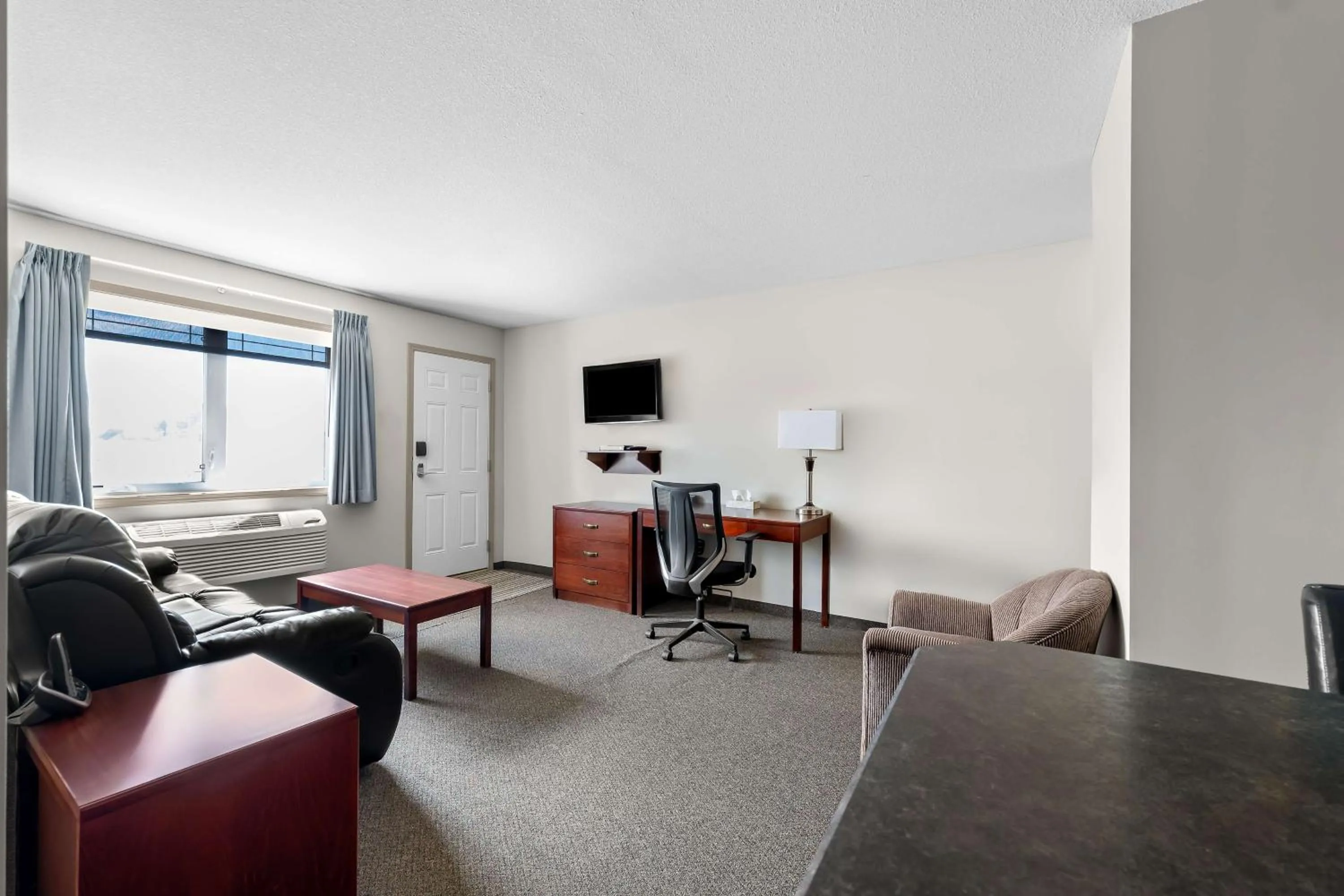 Photo of the whole room in SureStay Plus Hotel by Best Western Hardisty