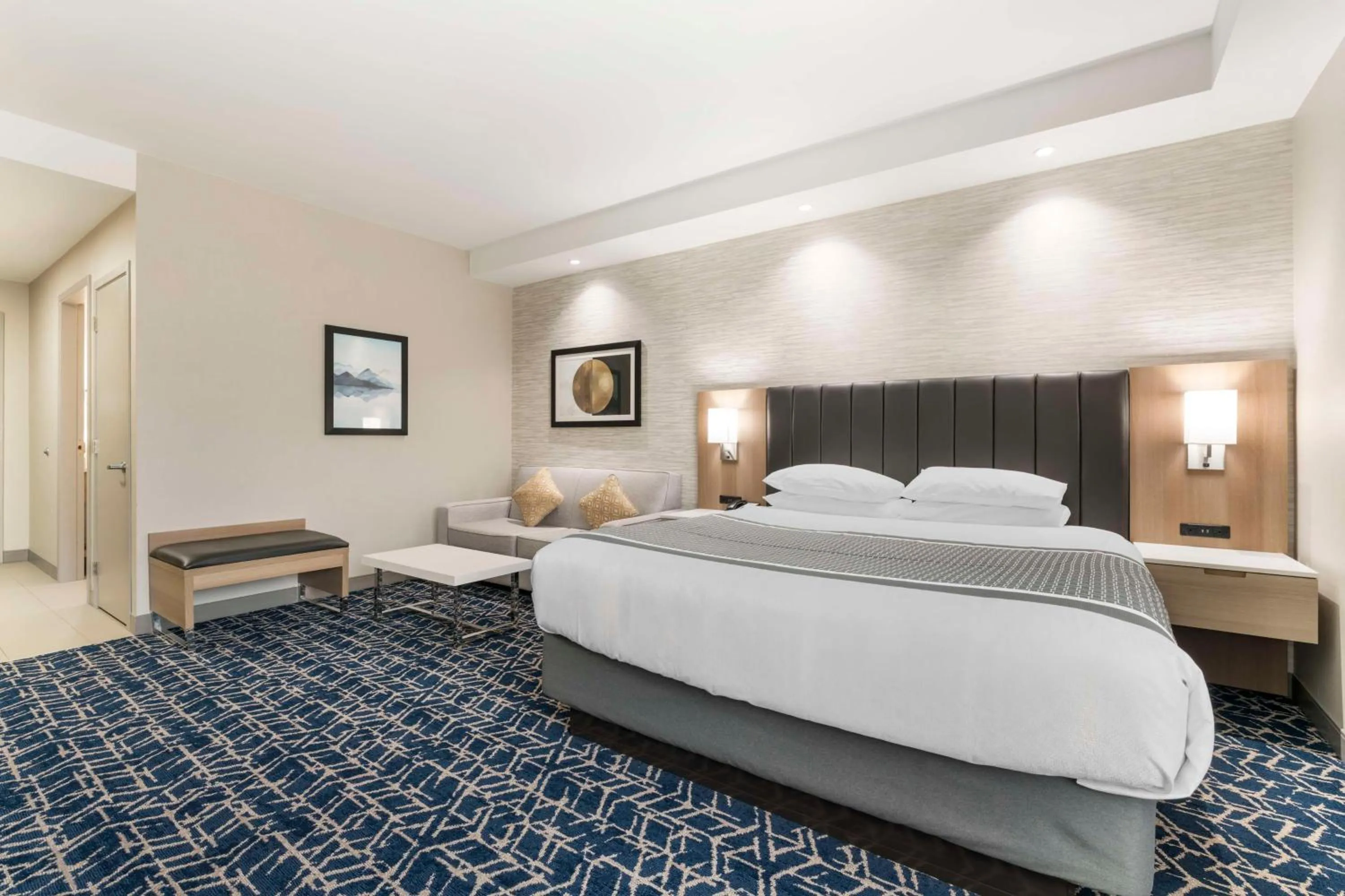 Bedroom, Bed in Best Western Premier Route 97 Vernon