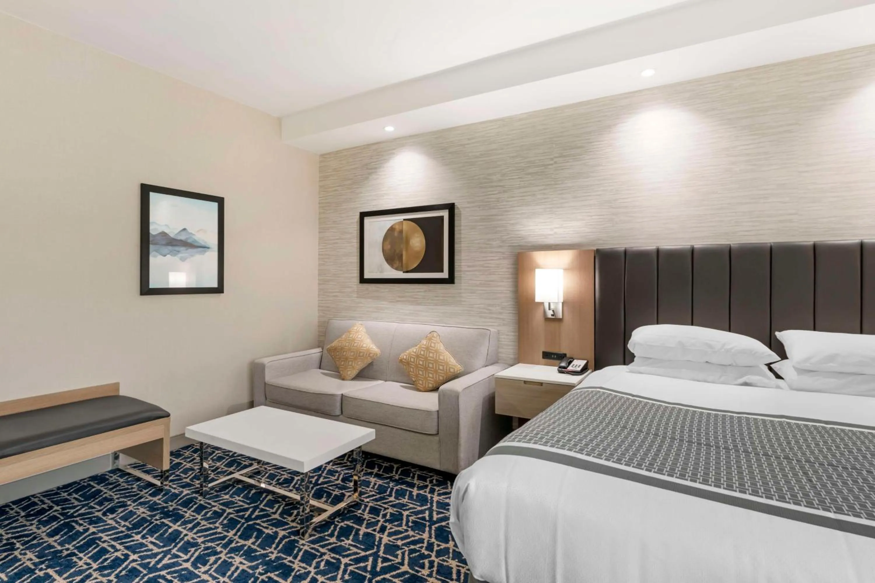 Bedroom, Bed in Best Western Premier Route 97 Vernon