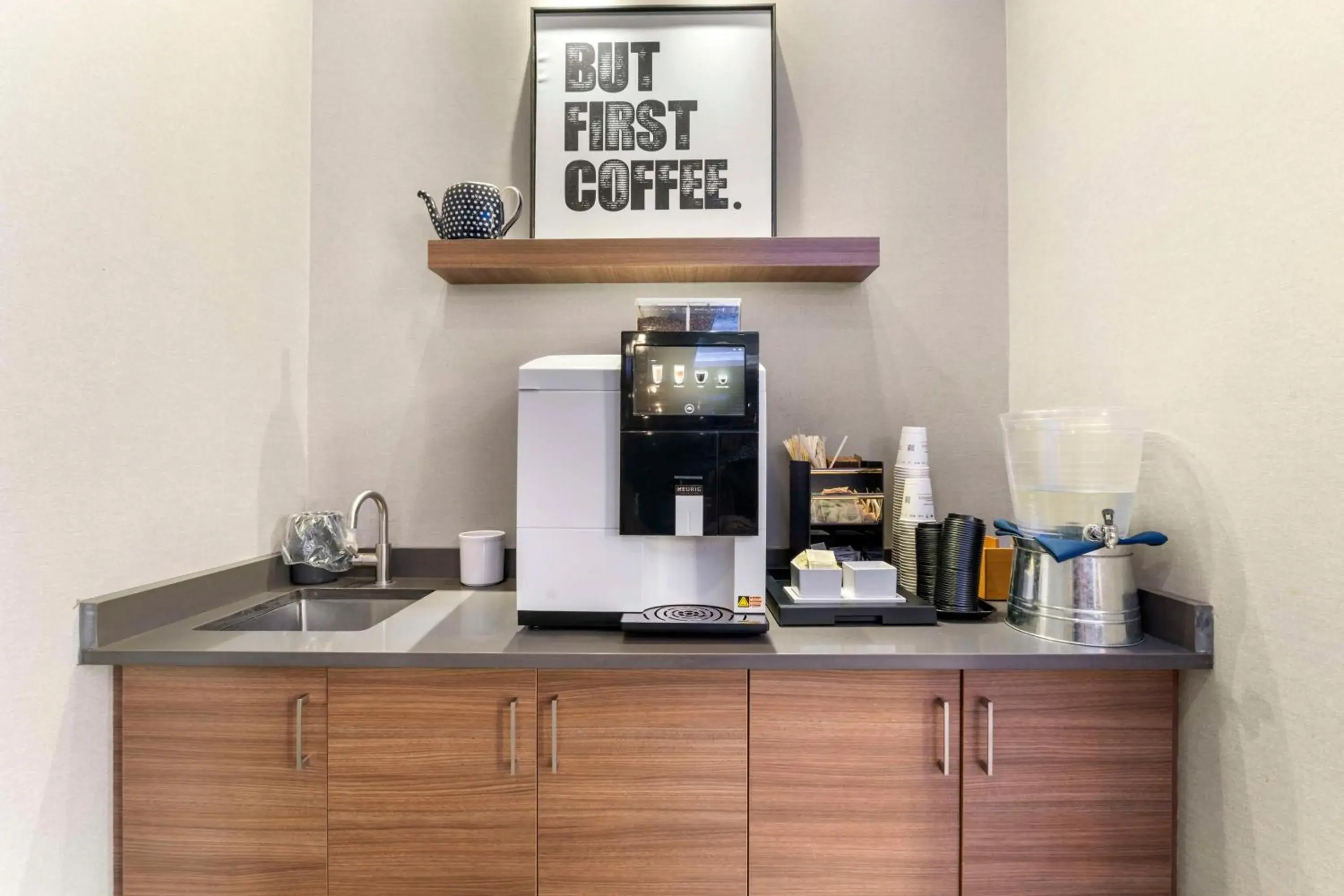 Property building in Best Western Premier Route 97 Vernon Property building in Best Western Premier Route 97 Vernon