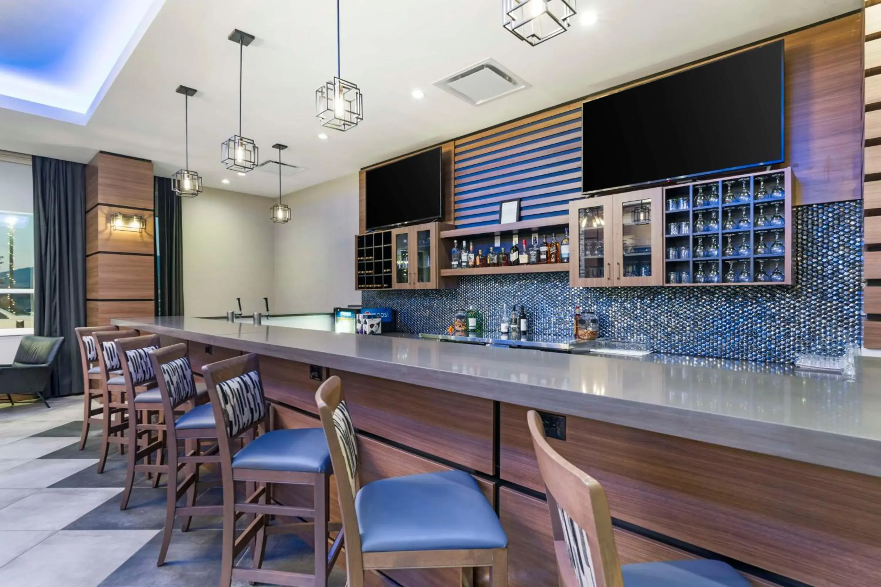 Lounge or bar in Best Western Premier Route 97 Vernon Lounge or bar in Best Western Premier Route 97 Vernon