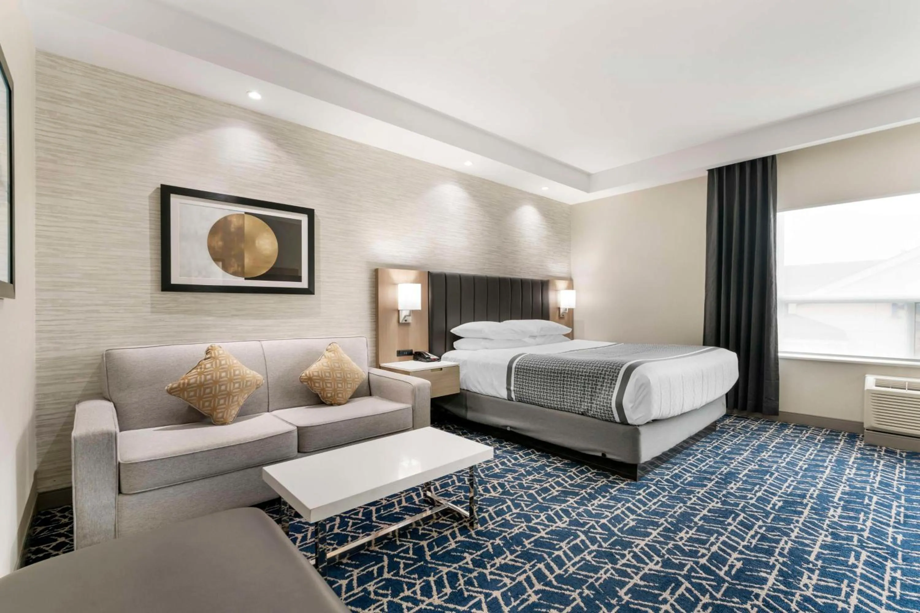 Bedroom, Bed in Best Western Premier Route 97 Vernon