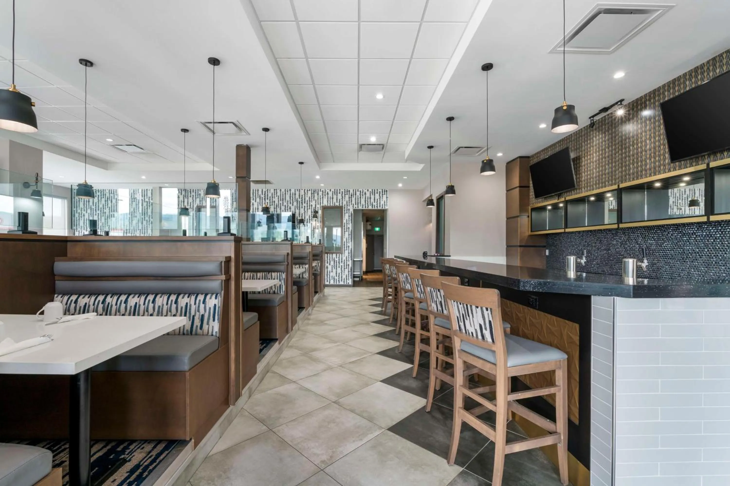 Restaurant/places to eat in Best Western Premier Route 97 Vernon