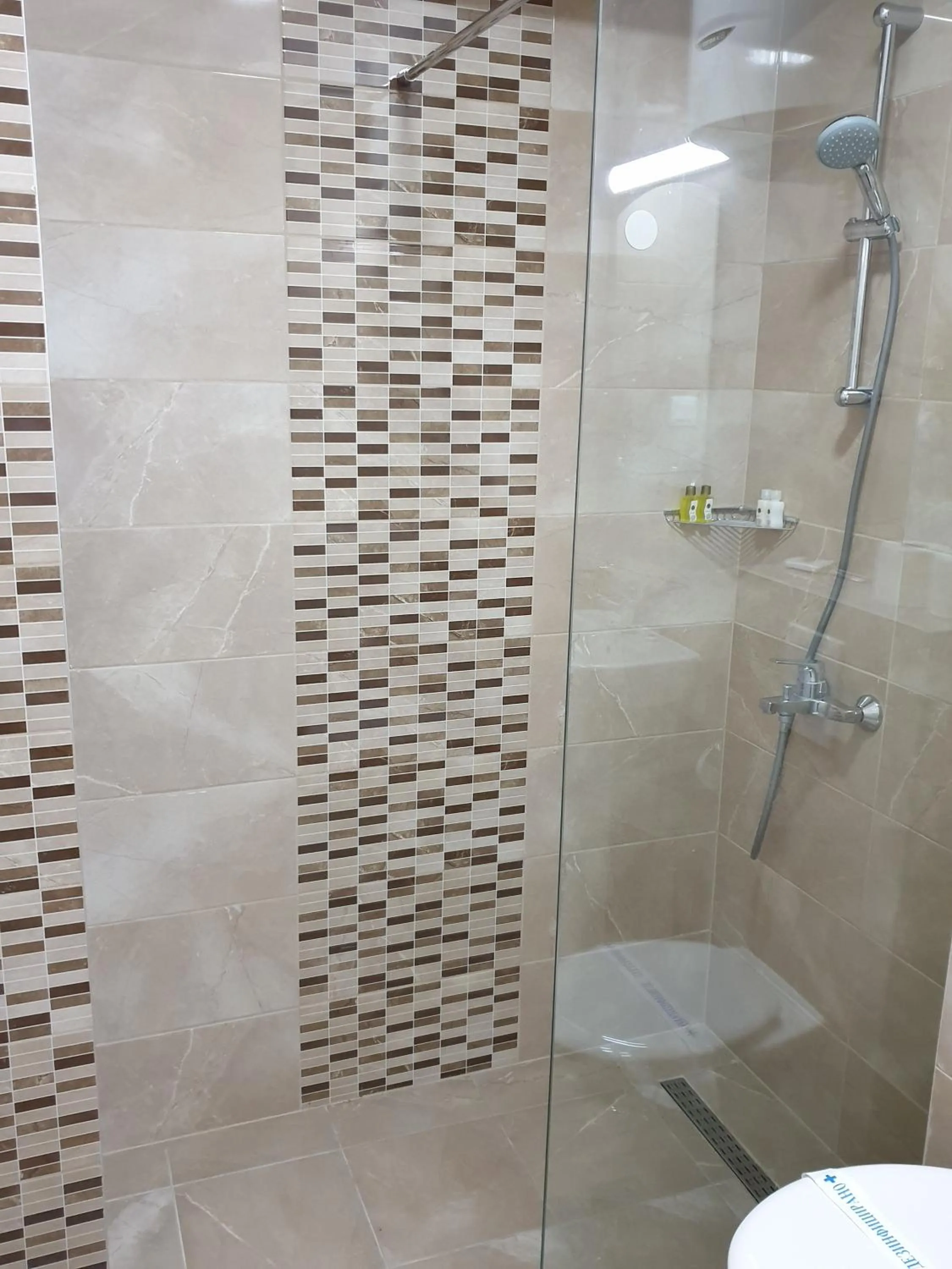 Shower in Hotel Cingo