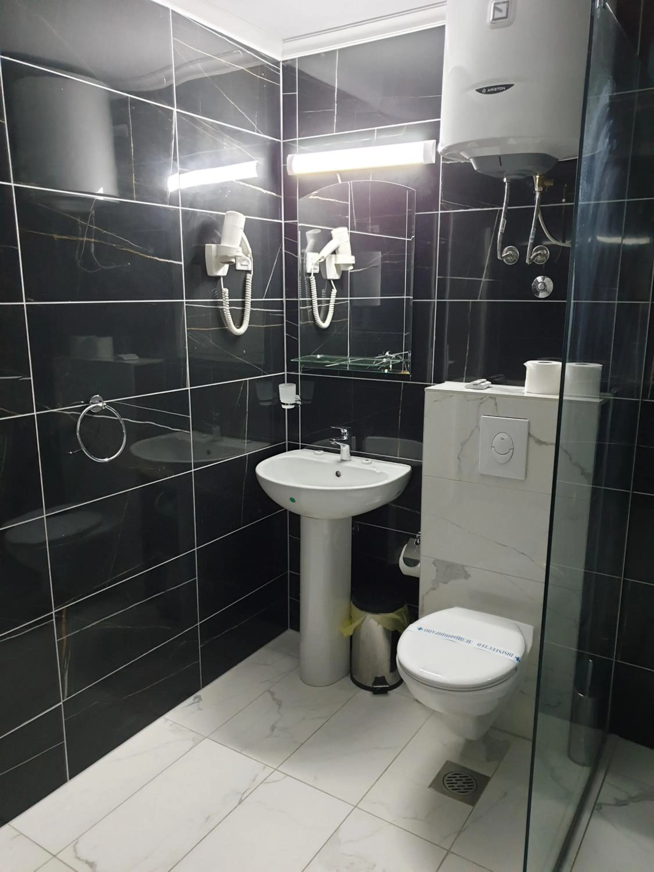 Bathroom in Hotel Cingo