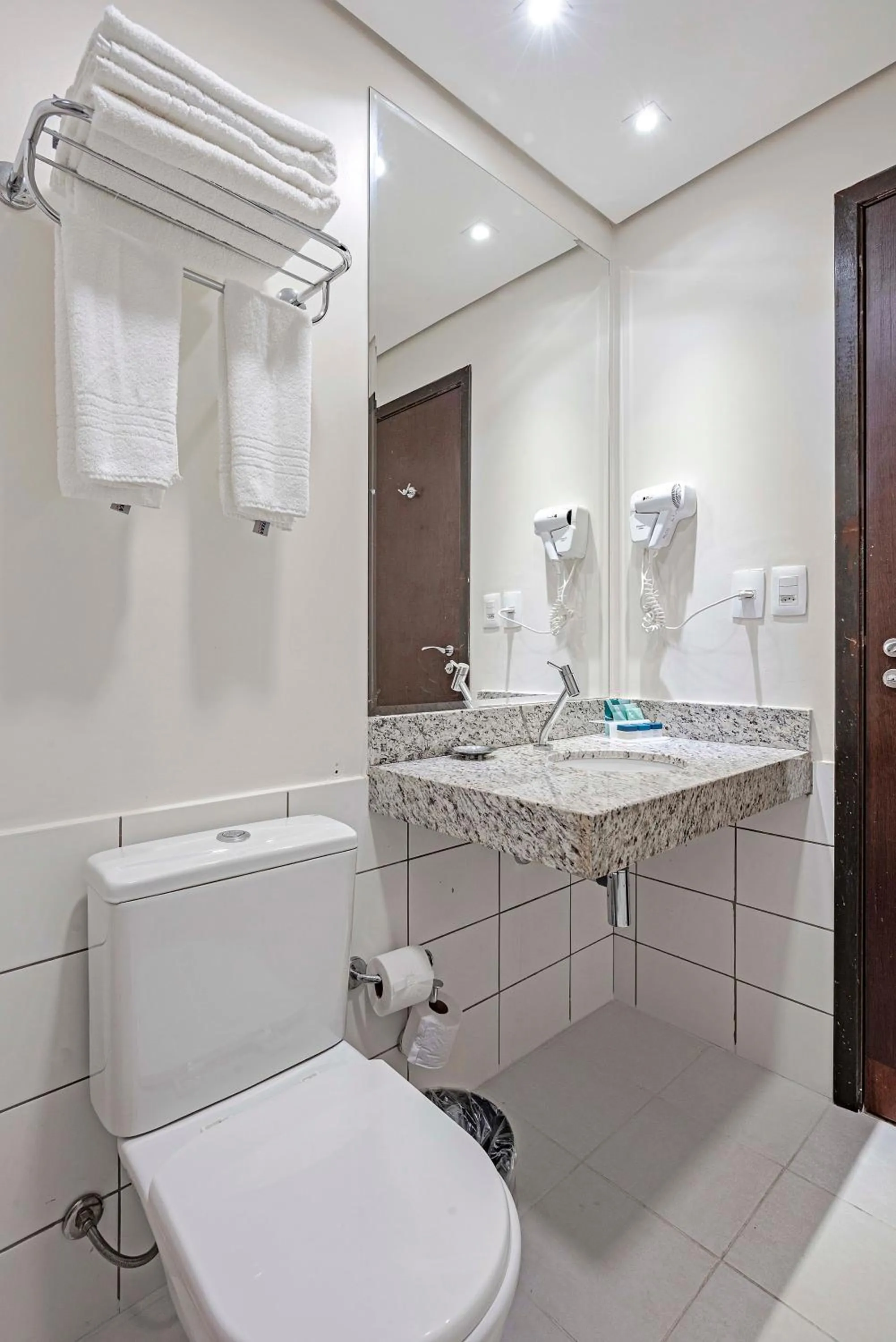 Toilet in Slaviero Porto Velho