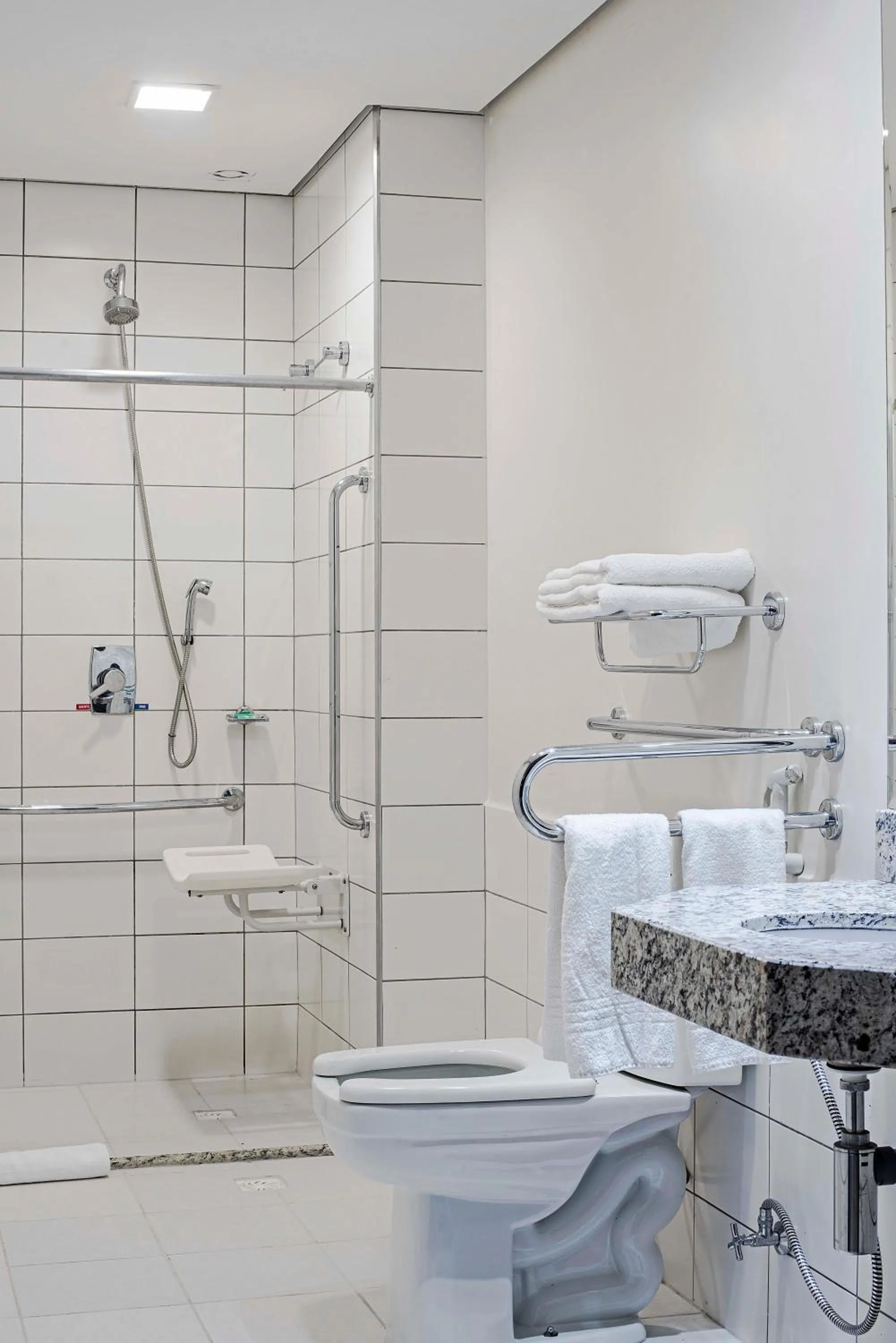 Toilet in Slaviero Porto Velho